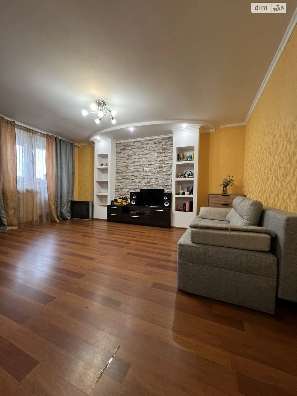 Продається 3-кімнатна квартира 56.6 кв. м у Рівному, вул. Руська - фото 1