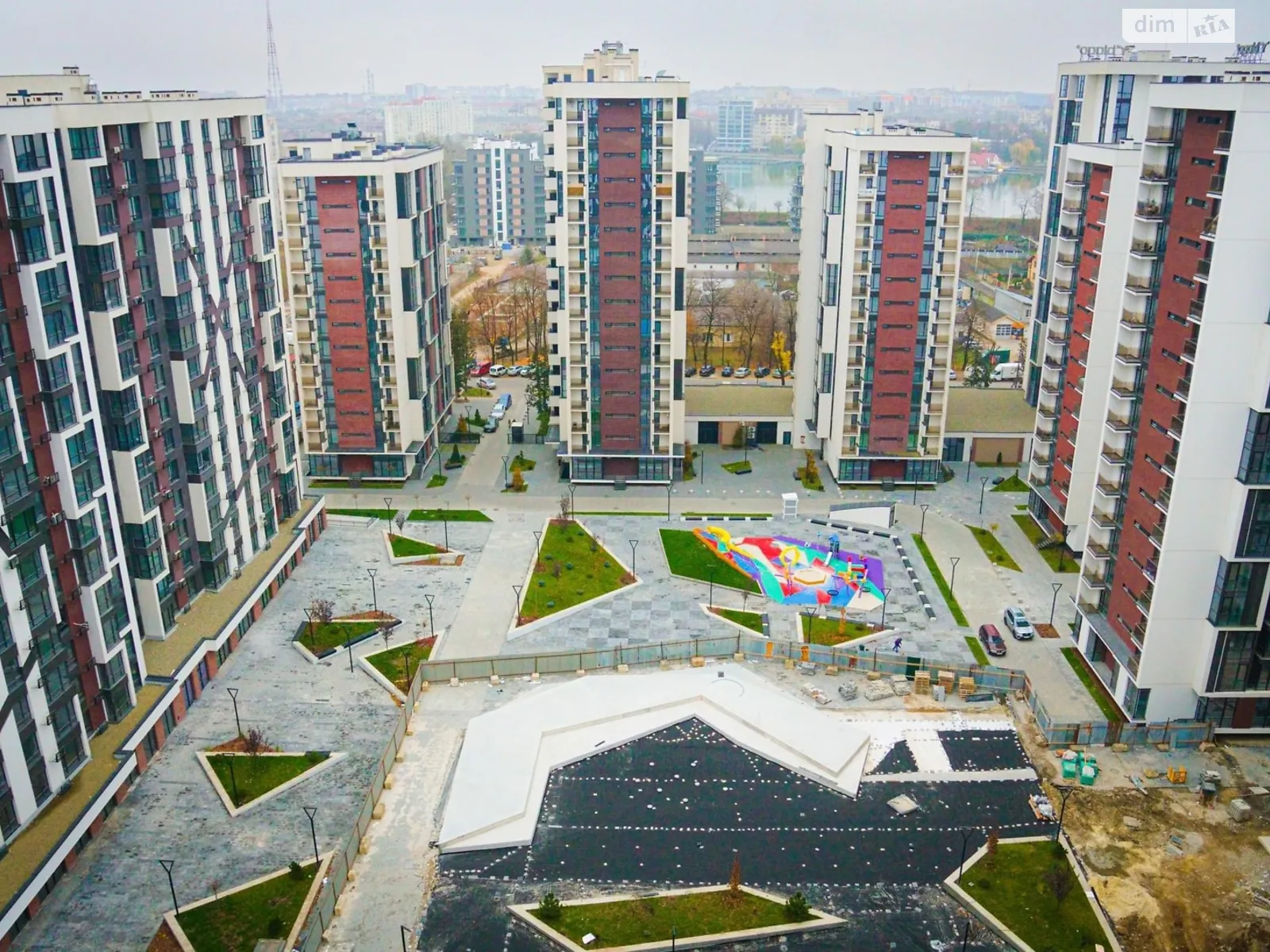 Продается 1-комнатная квартира 38 кв. м в Ивано-Франковске, ул. Ленкавского - фото 1