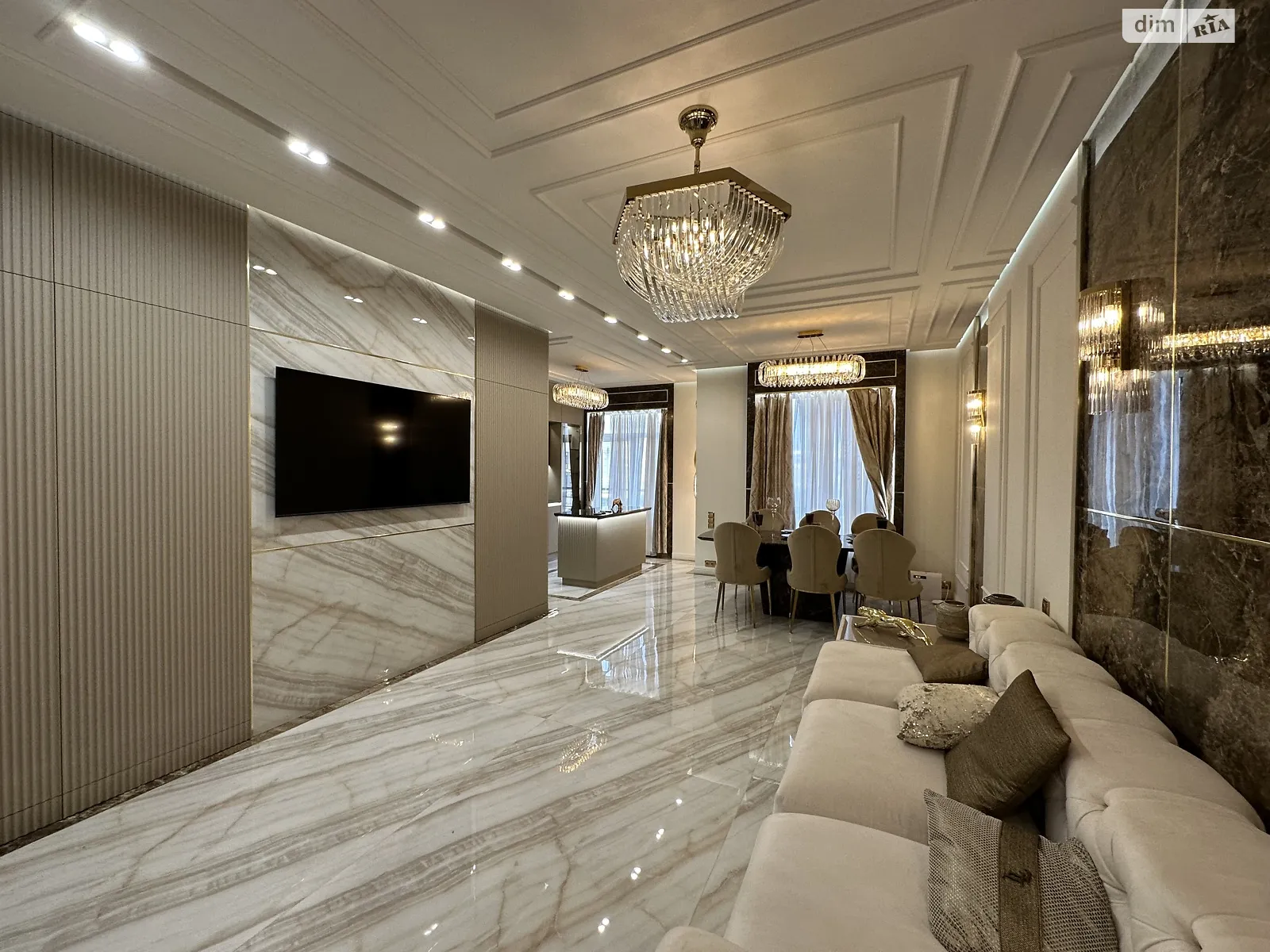 Продается 3-комнатная квартира 122 кв. м в Одессе, Фонтанская дор., 58/3 - фото 1