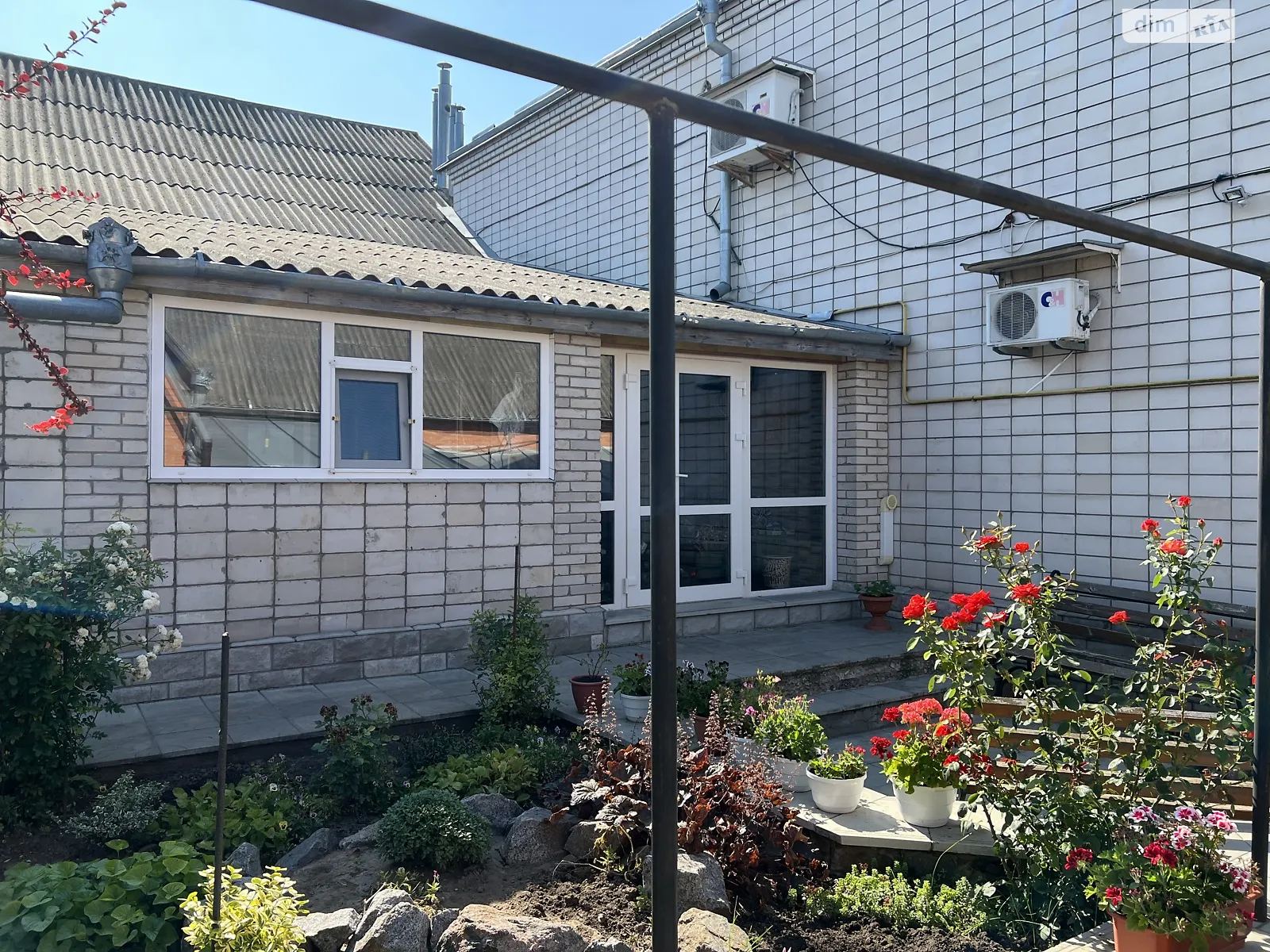 Продается дом на 2 этажа 253 кв. м с верандой, цена: 180000 $ - фото 1