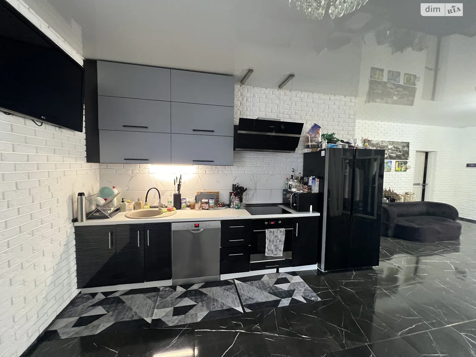 Продається одноповерховий будинок 220 кв. м з мансардою, цена: 180000 $ - фото 1