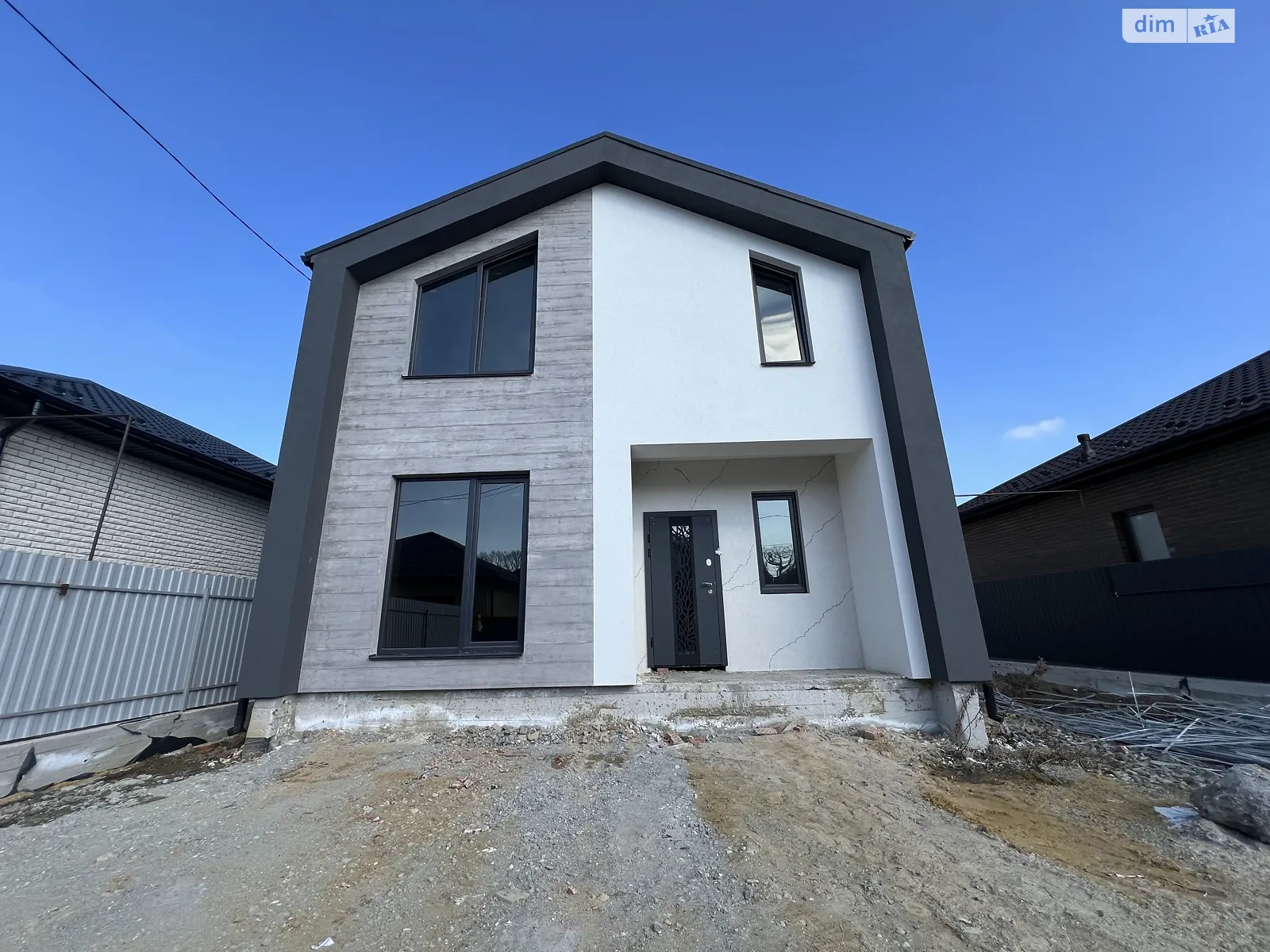 Продается дом на 2 этажа 126 кв. м с гаражом, цена: 94999 $ - фото 1