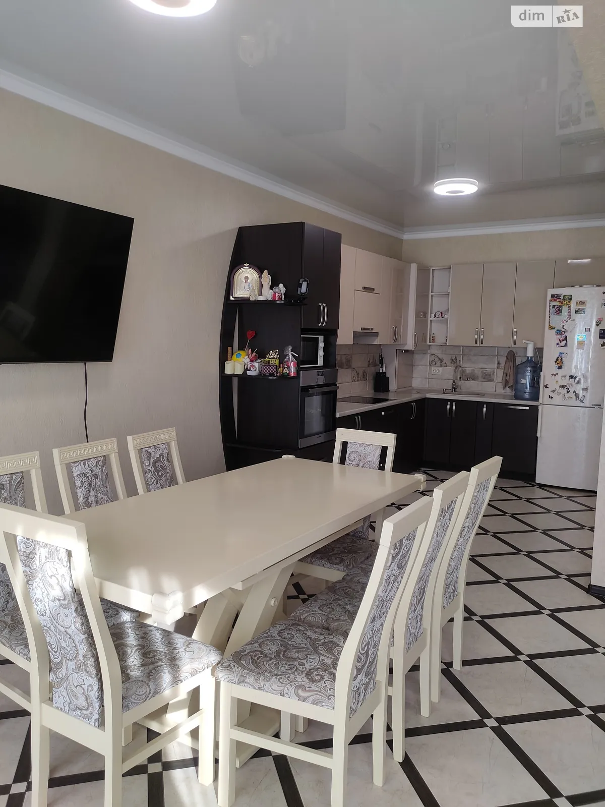 Продается дом на 2 этажа 222 кв. м с камином, цена: 170000 $ - фото 1