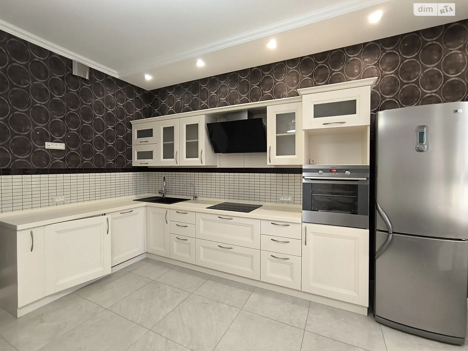 Продается 3-комнатная квартира 102 кв. м в Одессе, ул. Армейская, 11/2 - фото 1