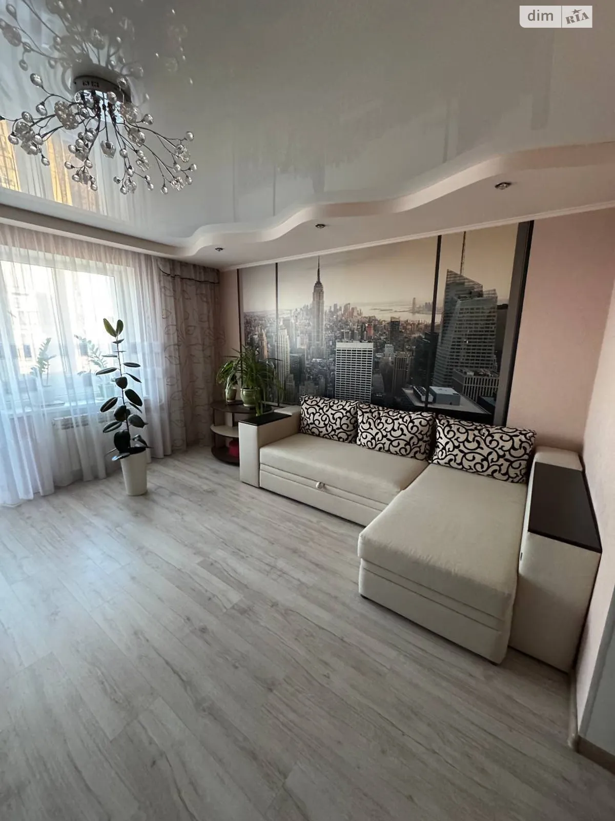 Продается 3-комнатная квартира 67 кв. м в Александрии, ул. 6-го Декабря, 147 - фото 1