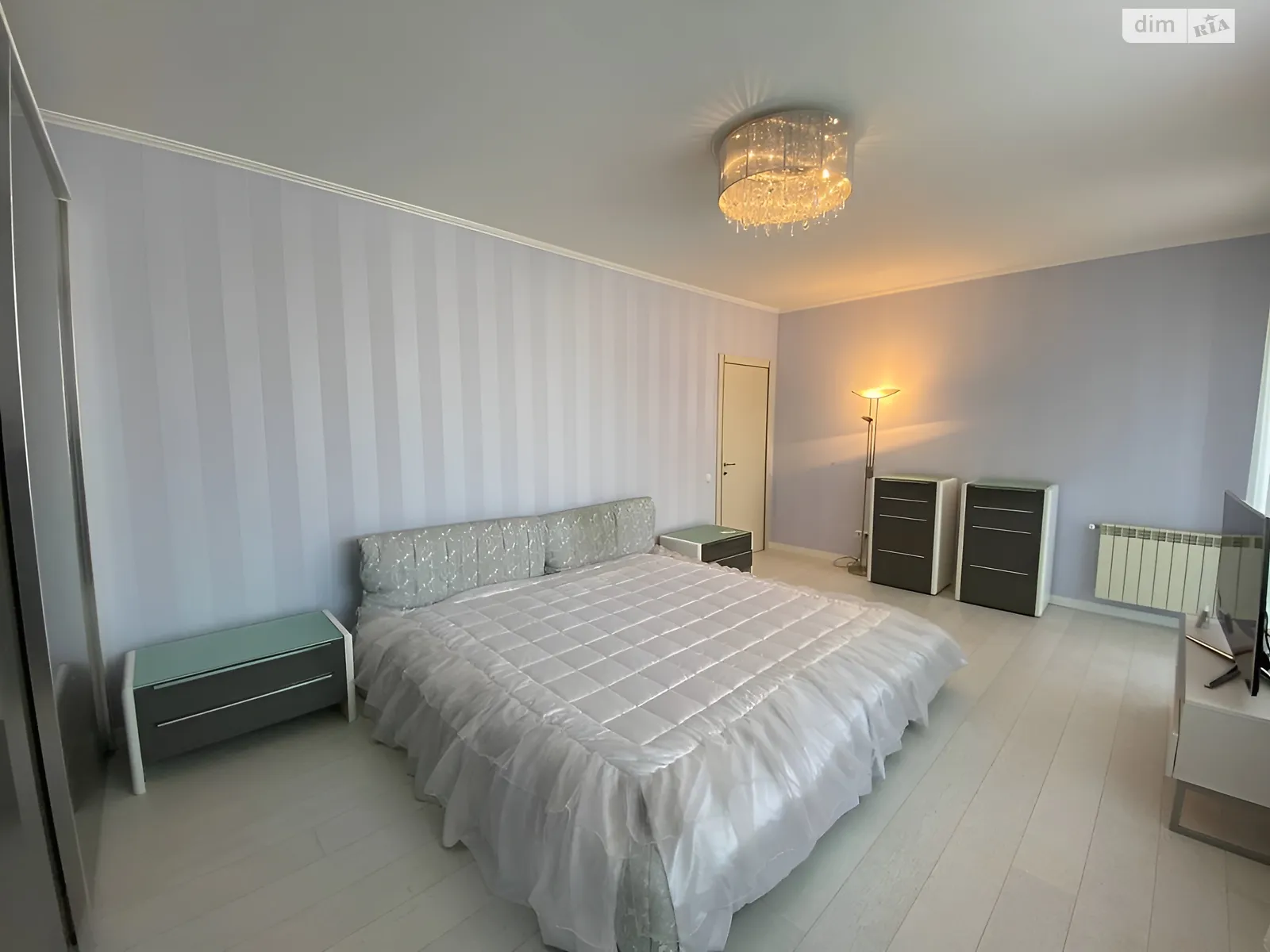 Сдается в аренду дом на 2 этажа 150 кв. м с садом, цена: 1300 $ - фото 1