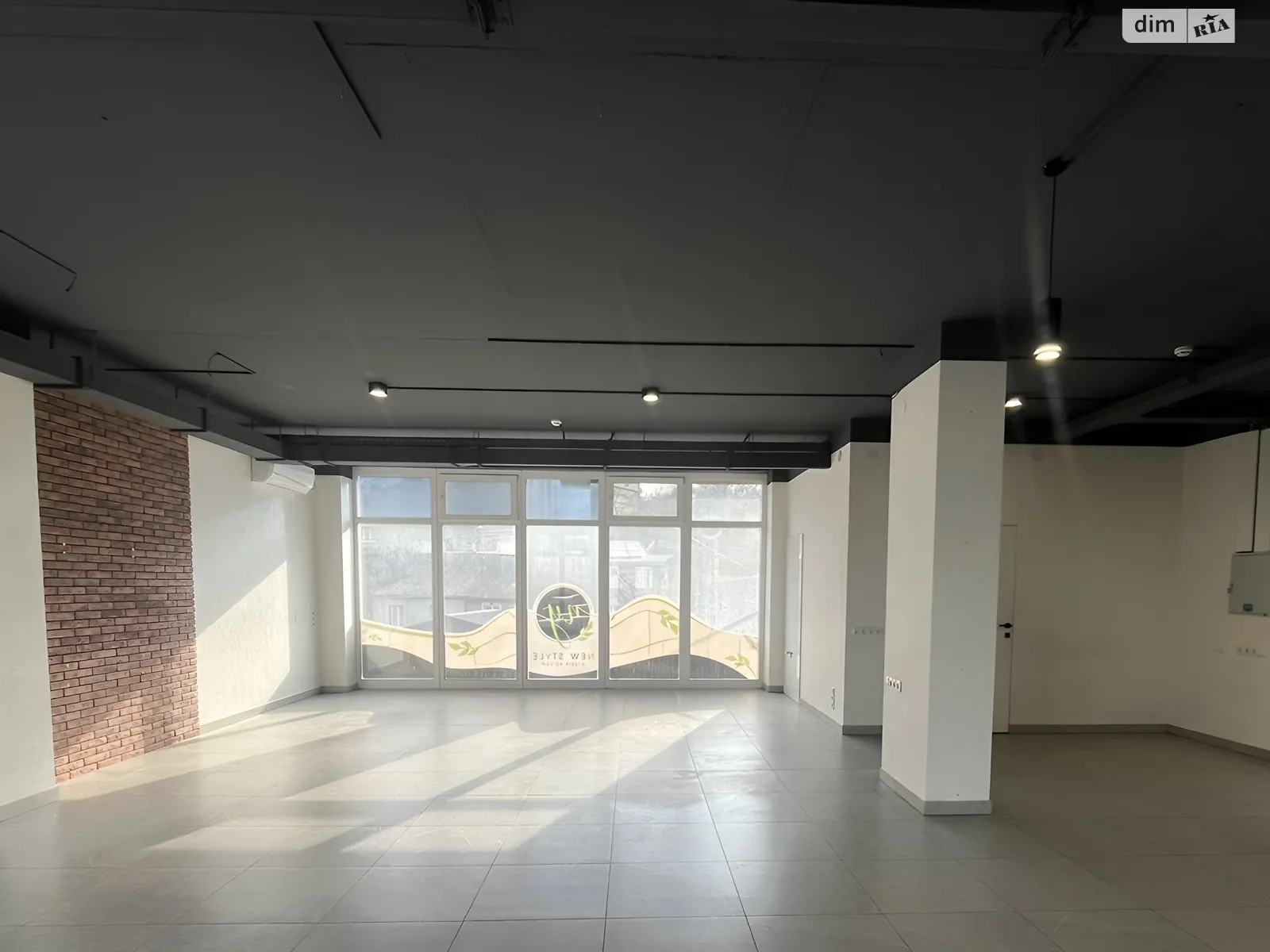 Сдается в аренду помещения свободного назначения 93 кв. м в 4-этажном здании, цена: 1100 $ - фото 1