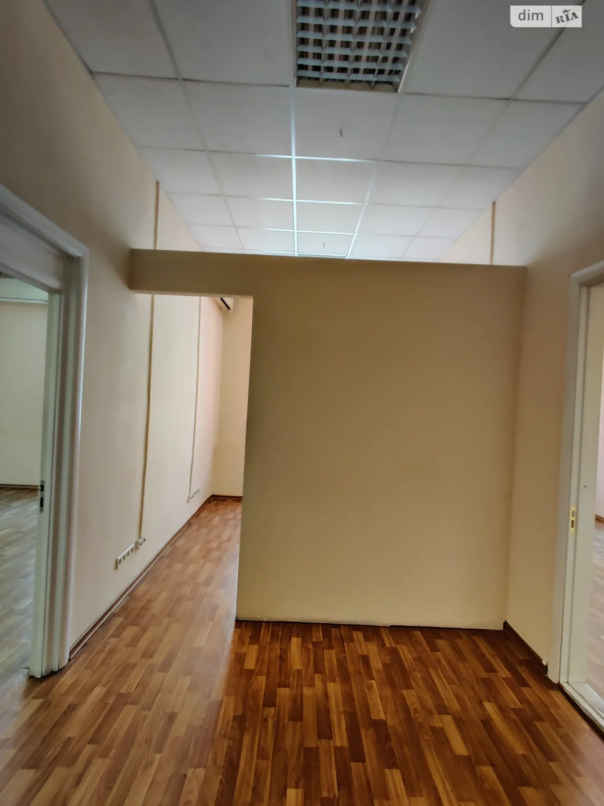 Здається в оренду офіс 49.6 кв. м в бізнес-центрі, цена: 16370 грн - фото 1