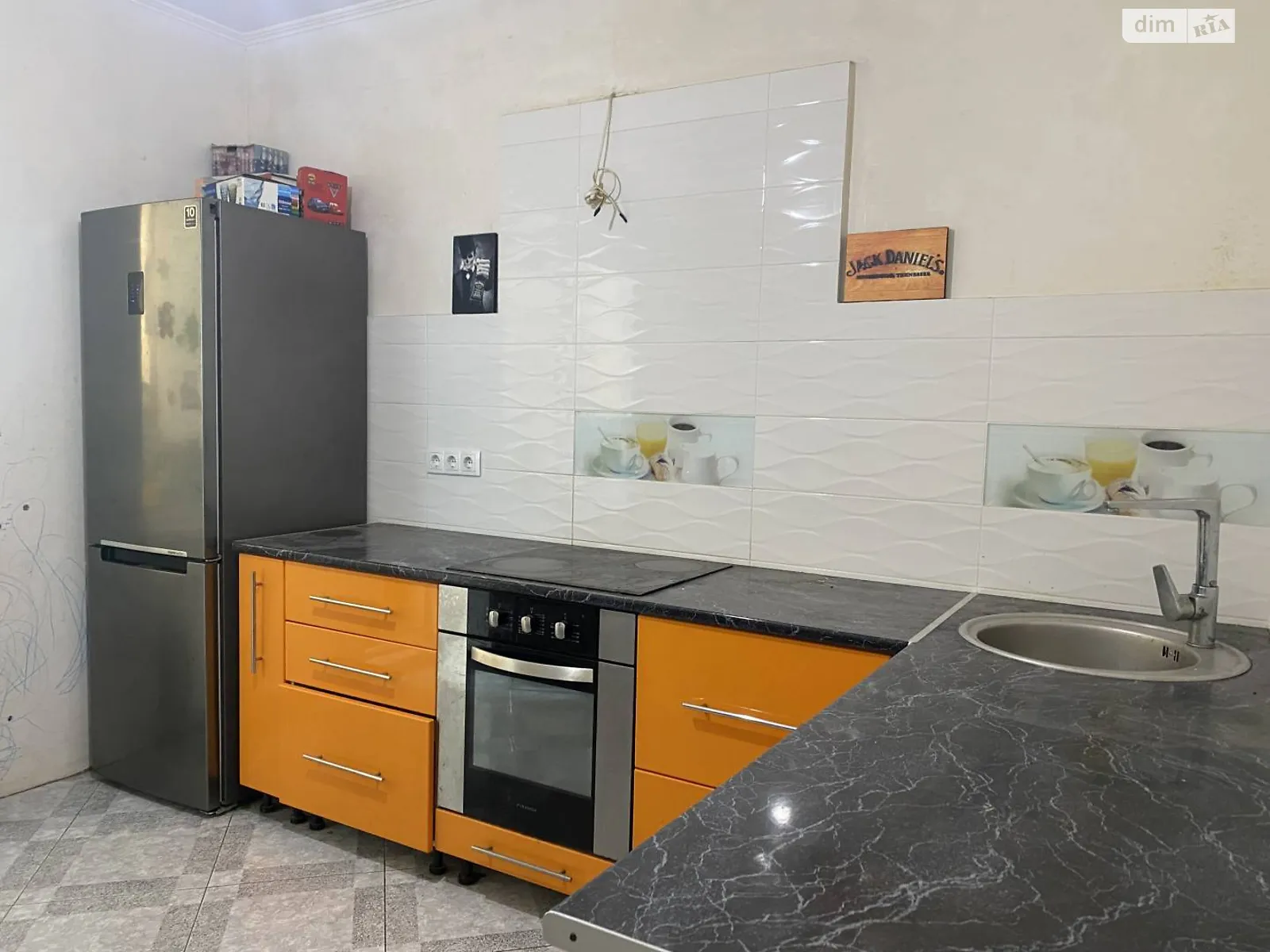 Продается 1-комнатная квартира 40 кв. м в Лиманке, мас. Радужный - фото 1