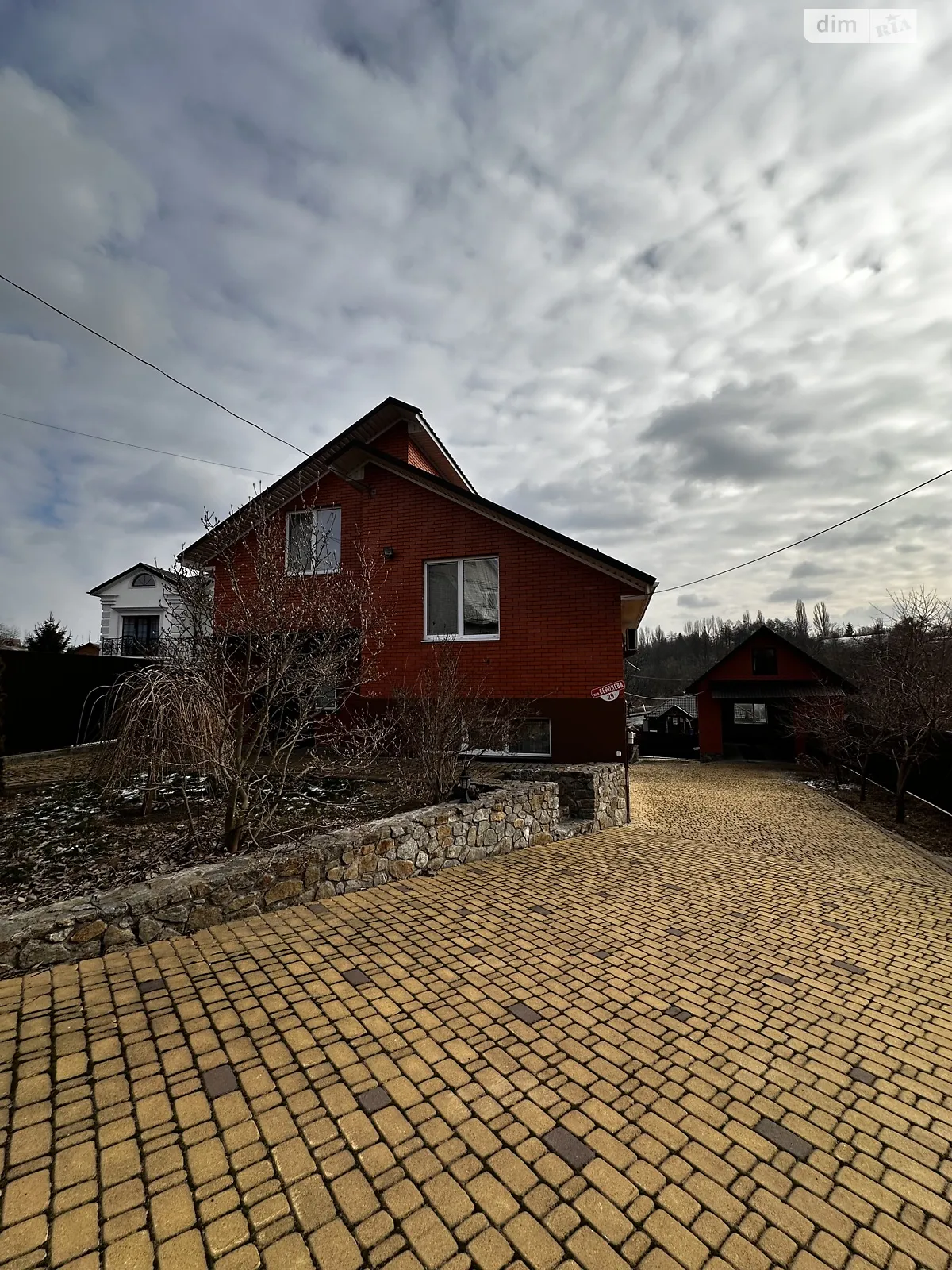 Продается дом на 2 этажа 170 кв. м с подвалом, цена: 174000 $ - фото 1