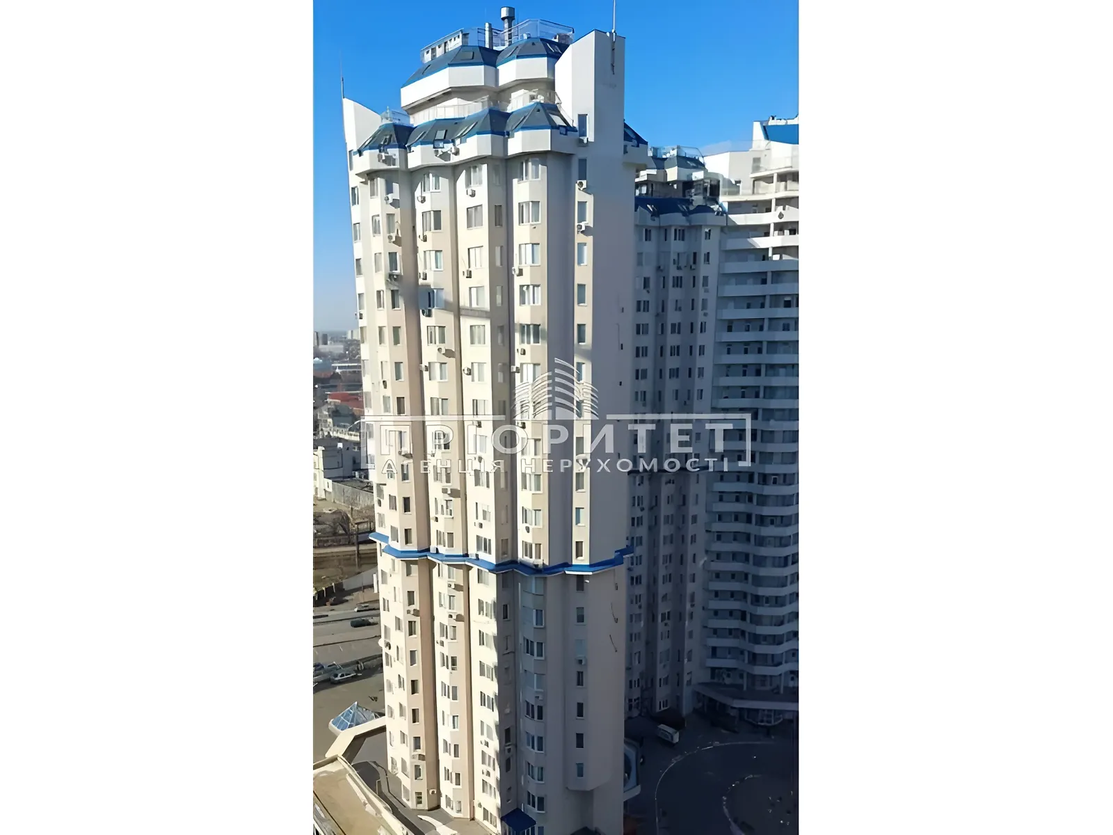 Продается 1-комнатная квартира 66.5 кв. м в Одессе, ул. Среднефонтанская - фото 1
