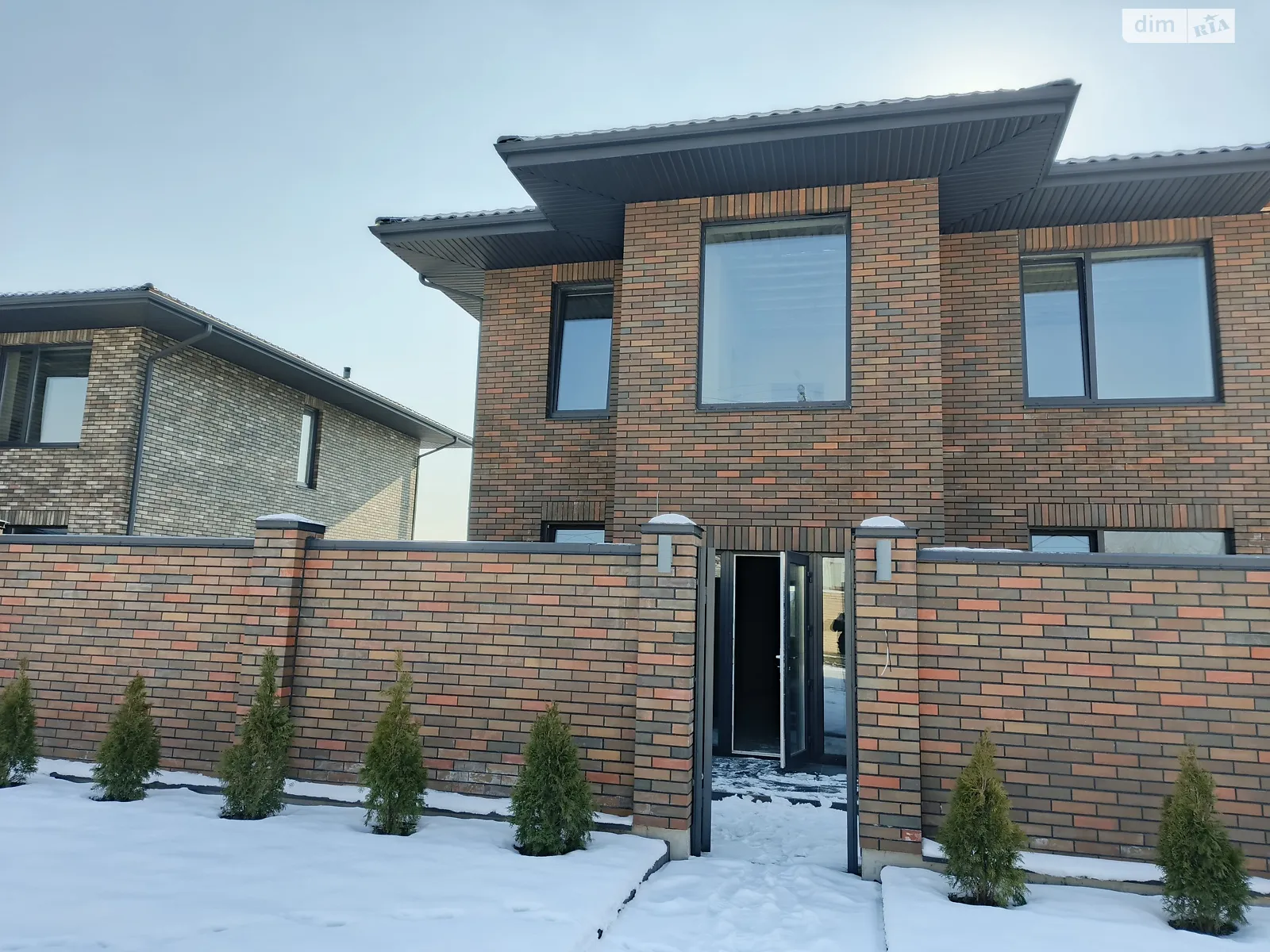 Продается дом на 2 этажа 192 кв. м с баней/сауной, цена: 210000 $ - фото 1