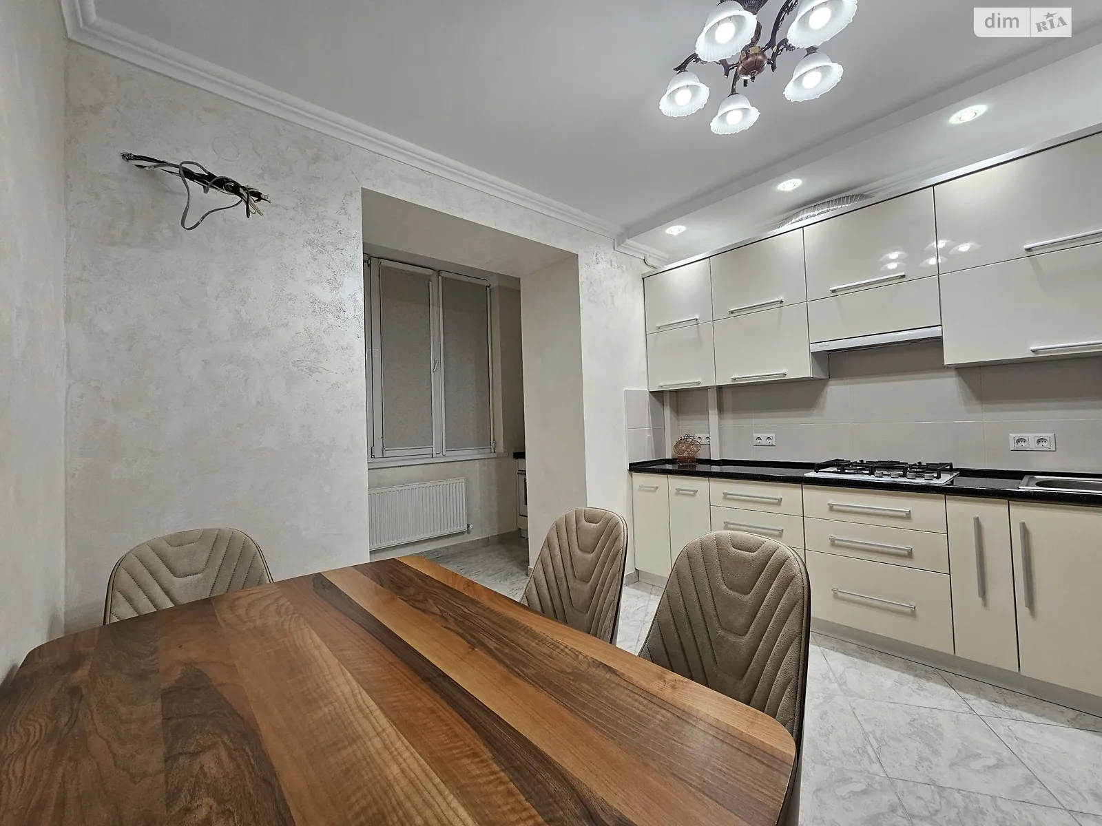 Продается 2-комнатная квартира 73.1 кв. м в Ивано-Франковске, ул. Пасечная, 52 - фото 1