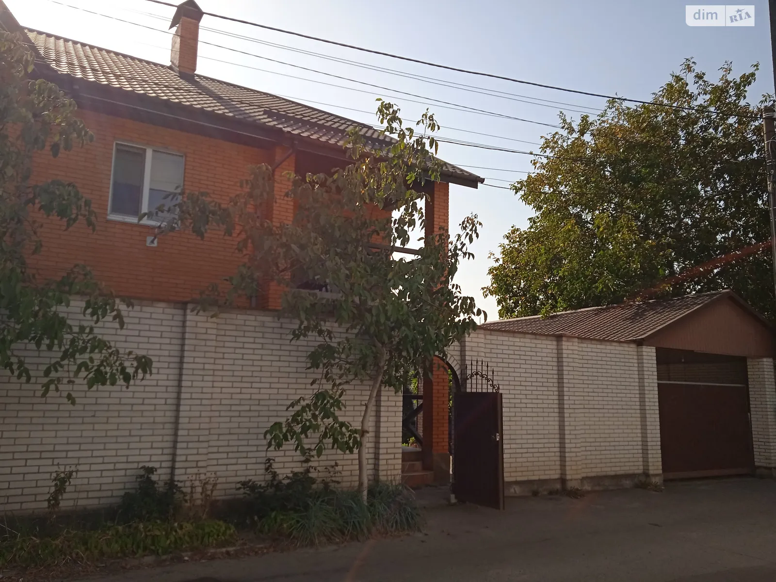 Продается дом на 3 этажа 277 кв. м с гаражом, цена: 290000 $ - фото 1