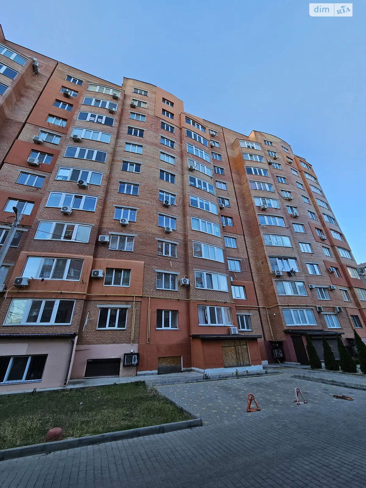 Продается 1-комнатная квартира 50 кв. м в Черноморске, ул. Парусная, 1О - фото 1