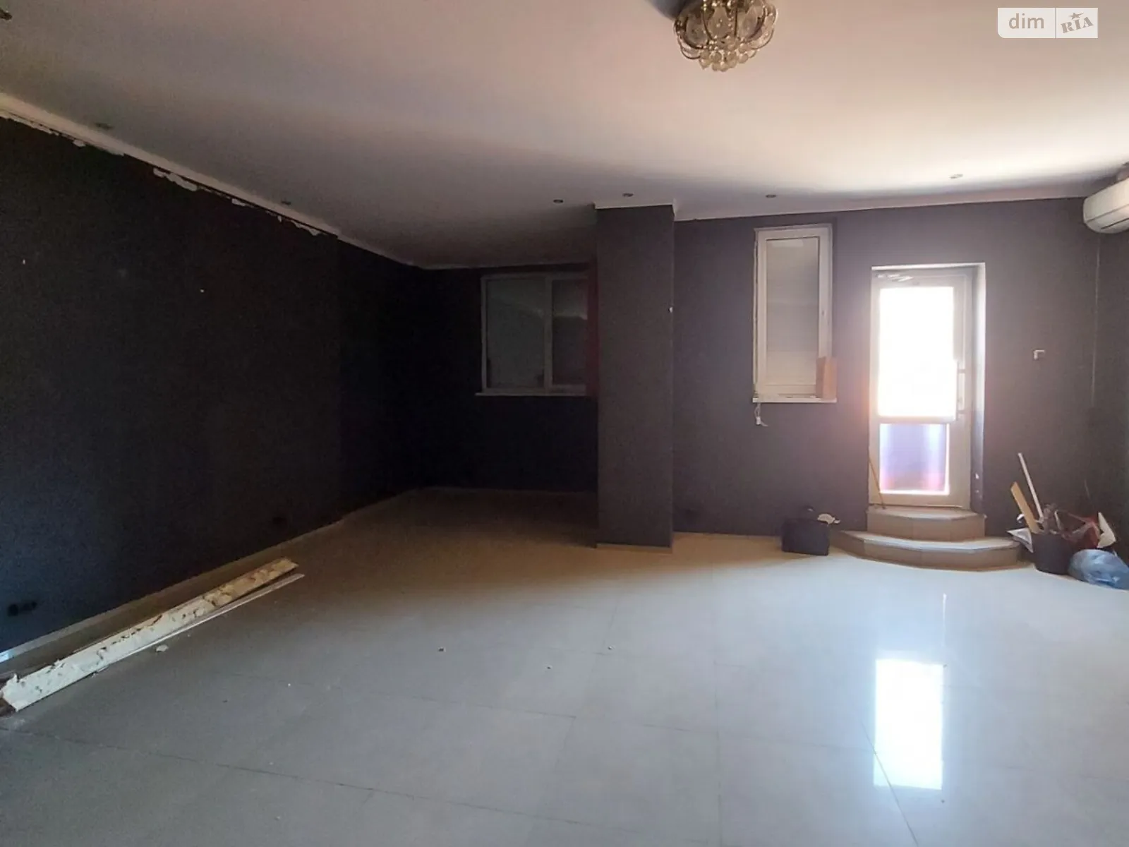 Продається офіс 50 кв. м в бізнес-центрі, цена: 32000 $ - фото 1