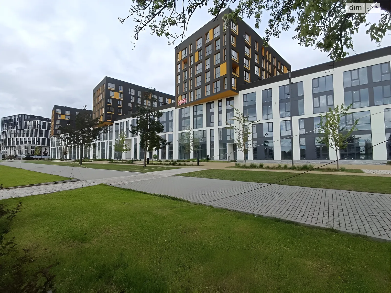 Продається 2-кімнатна квартира 74 кв. м у Львові, вул. Хмельницького Богдана, 207 - фото 1