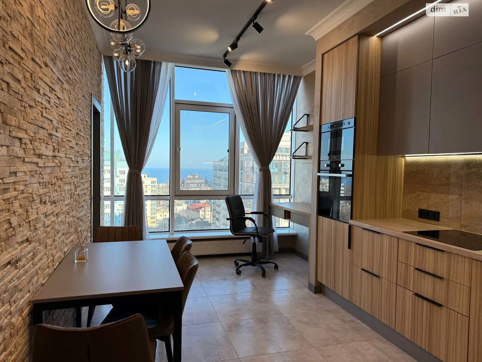 Продается 1-комнатная квартира 47 кв. м в Одессе - фото 1