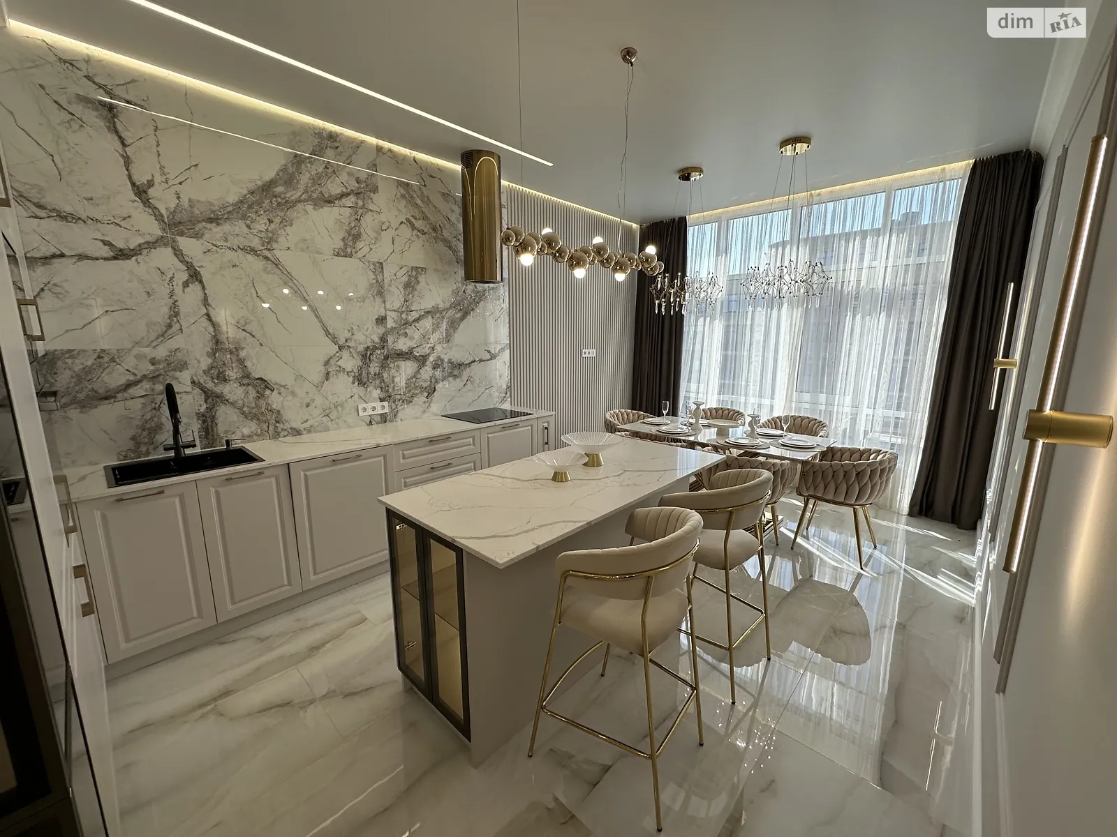 Продается 4-комнатная квартира 24 кв. м в Одессе, пер. Курортный, 1Б - фото 1