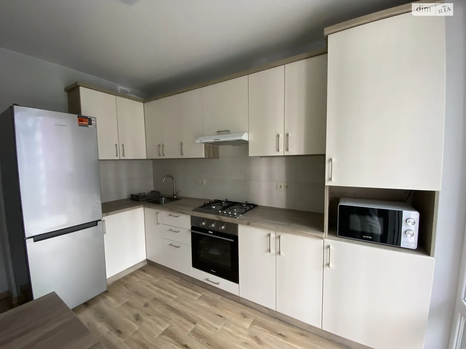 Продается 1-комнатная квартира 54 кв. м в Ивано-Франковске, ул. Крайковского, 3 - фото 1