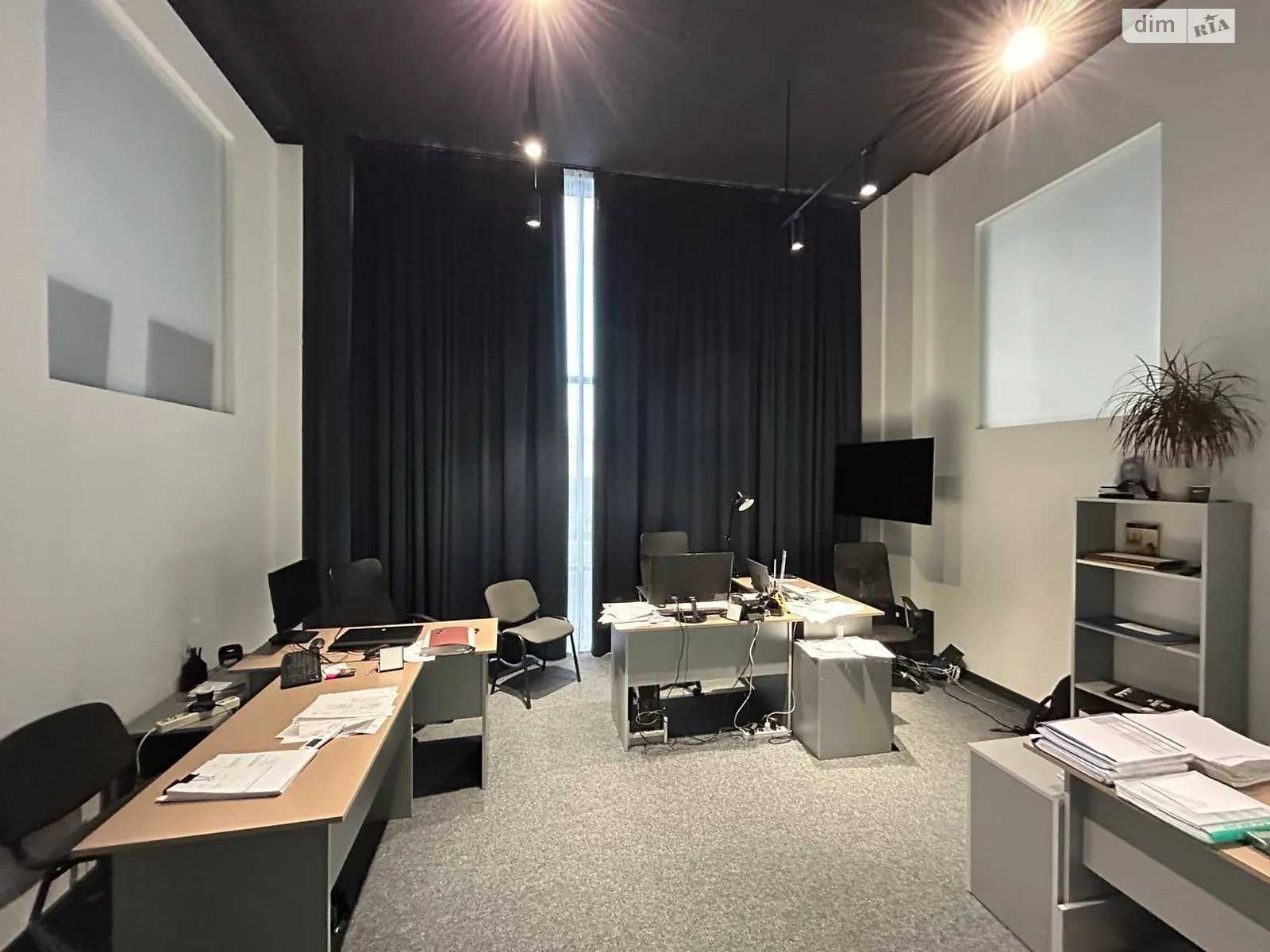 Сдается в аренду офис 315 кв. м в бизнес-центре, цена: 3780 $ - фото 1