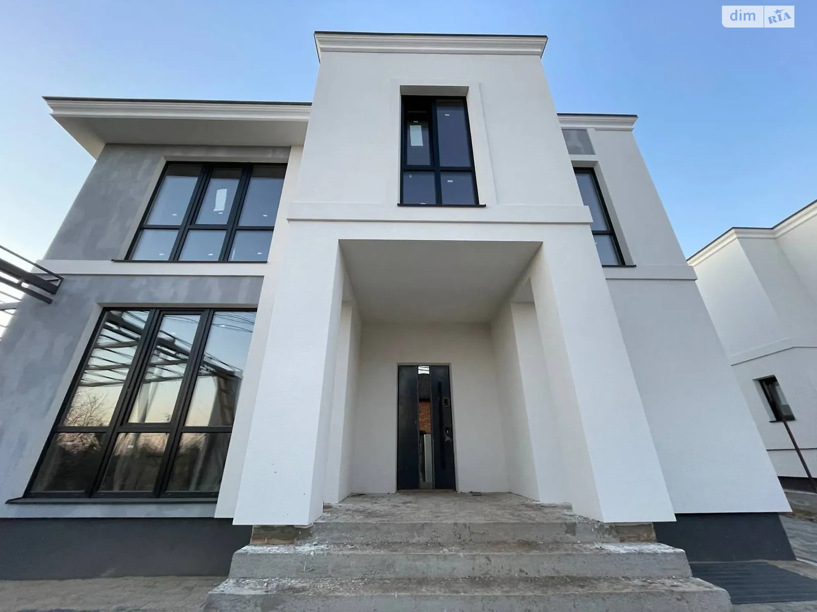 Продается дом на 2 этажа 173 кв. м с гаражом, цена: 160000 $ - фото 1