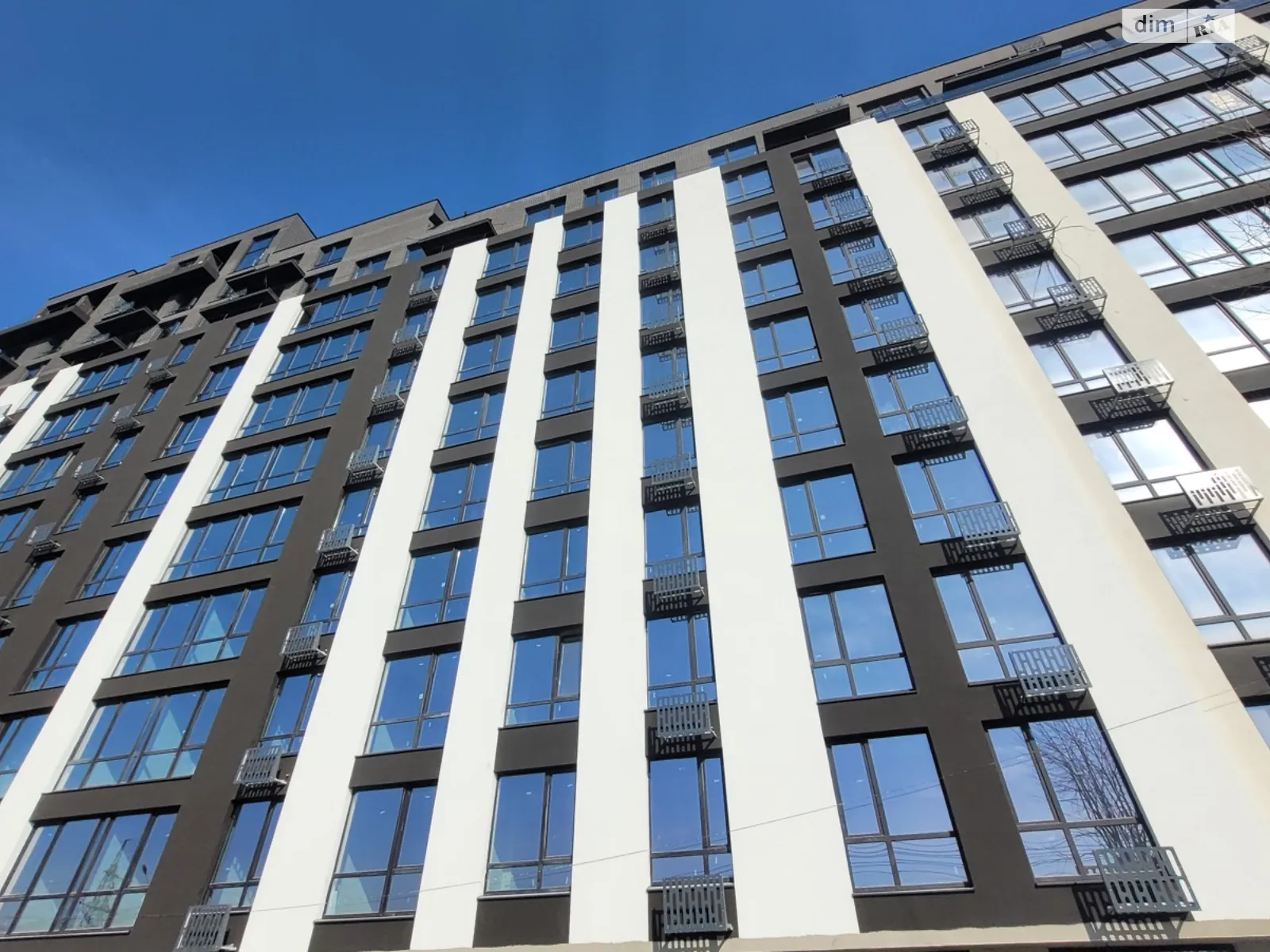 Продается 1-комнатная квартира 38 кв. м в Ивано-Франковске, ул. Левицкого Романа, 10 - фото 1