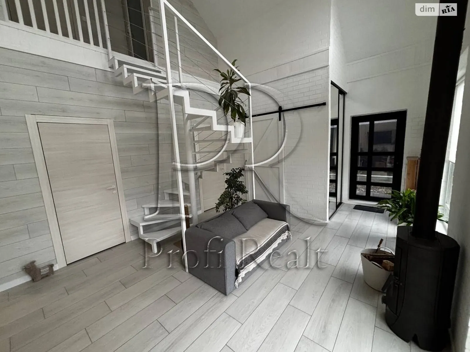 Продается дом на 2 этажа 63 кв. м с участком, цена: 116000 $ - фото 1