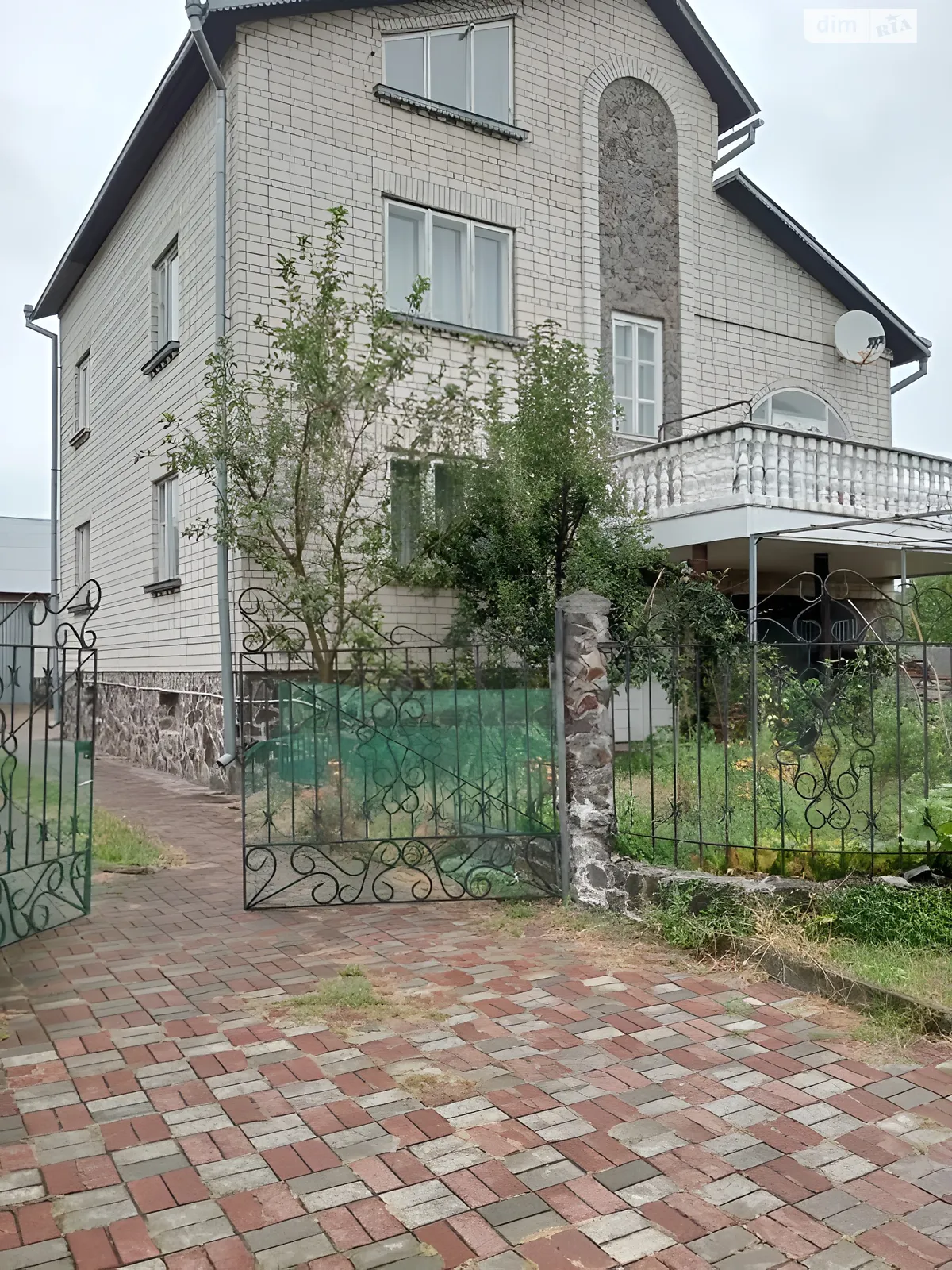 Продается дом на 3 этажа 264 кв. м с балконом, цена: 149000 € - фото 1