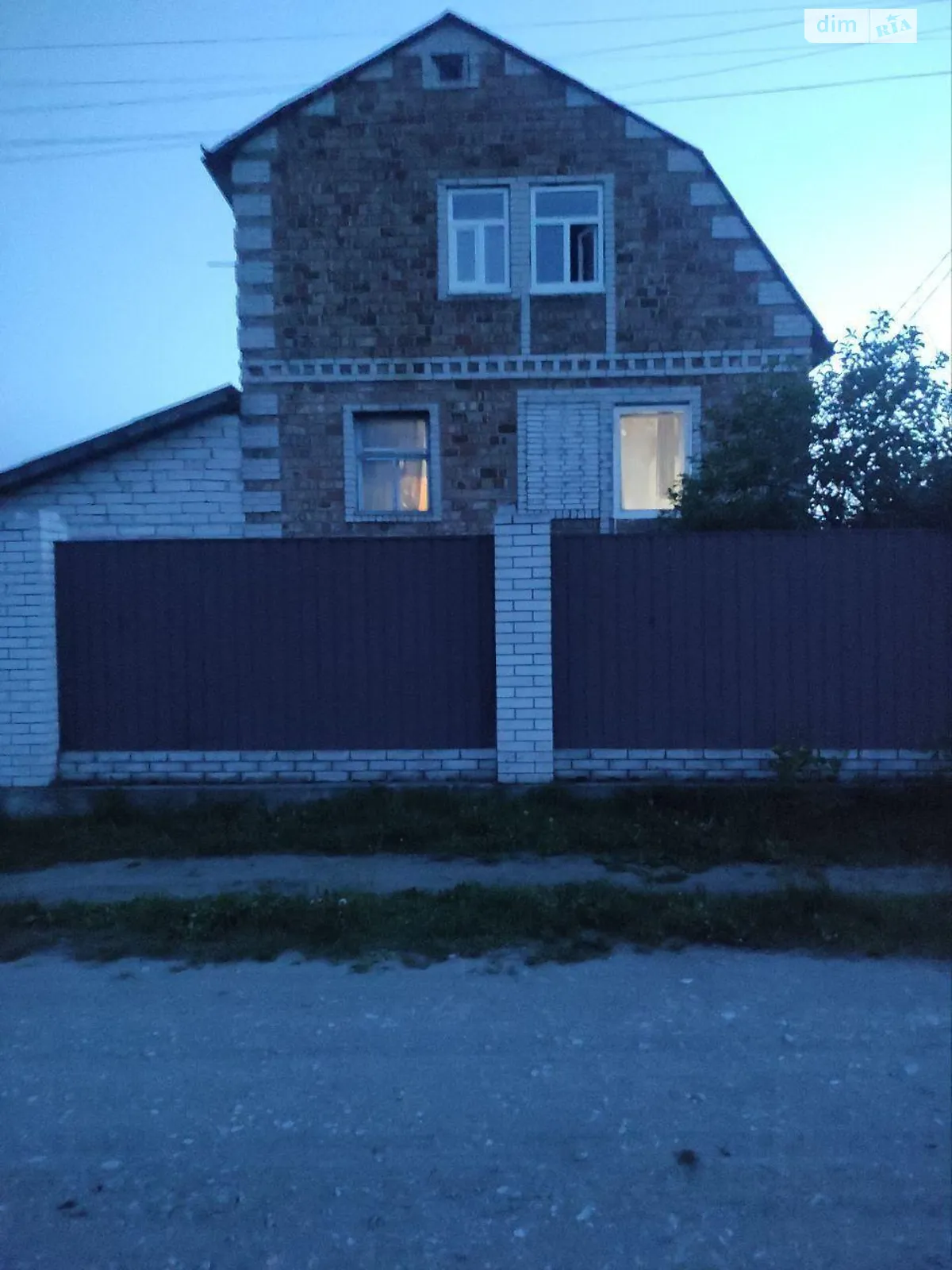 Продается дом на 3 этажа 220 кв. м с террасой, цена: 65000 $ - фото 1