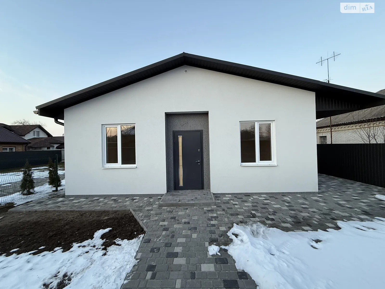 Продается одноэтажный дом 70 кв. м с гаражом, цена: 87000 $ - фото 1
