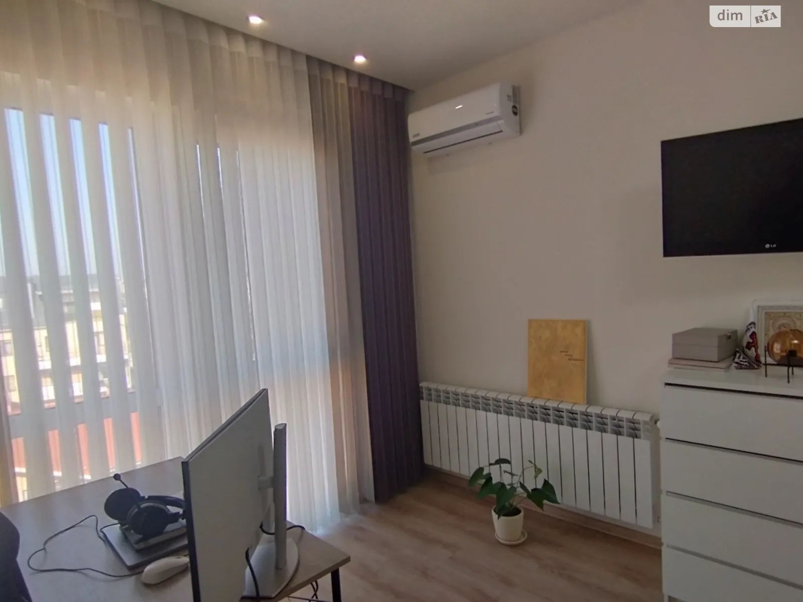 Продается 1-комнатная квартира 44 кв. м в Ужгороде, ул. Заньковецкой, 35А - фото 1