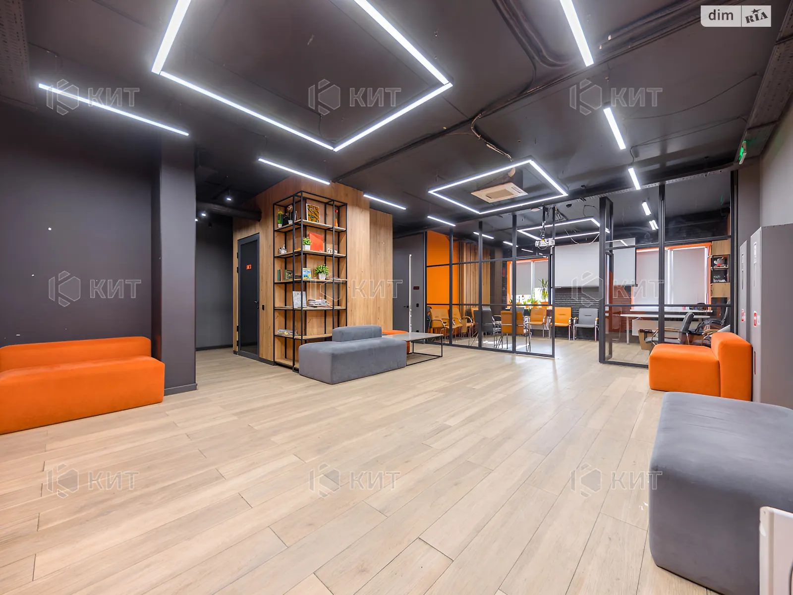Продается офис 210 кв. м в бизнес-центре, цена: 180000 $ - фото 1