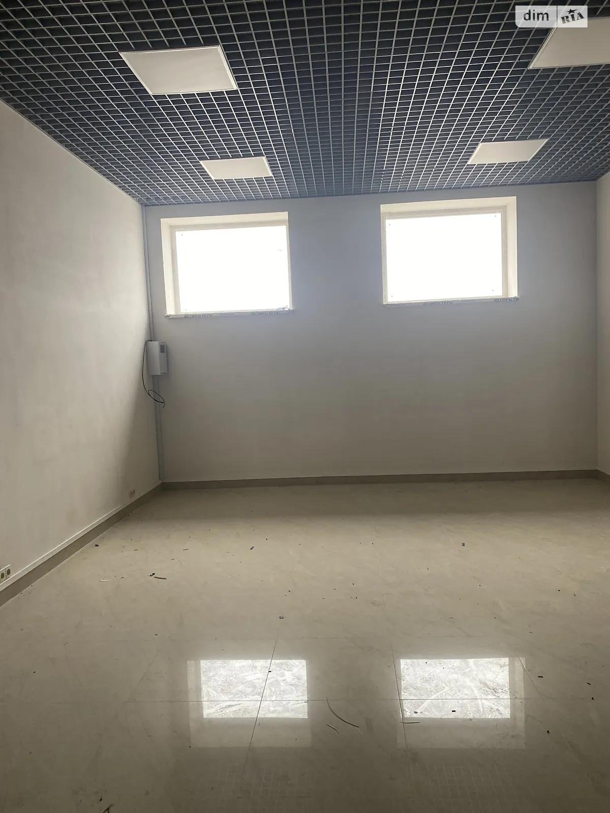 Продается офис 35.5 кв. м в бизнес-центре, цена: 22000 $ - фото 1