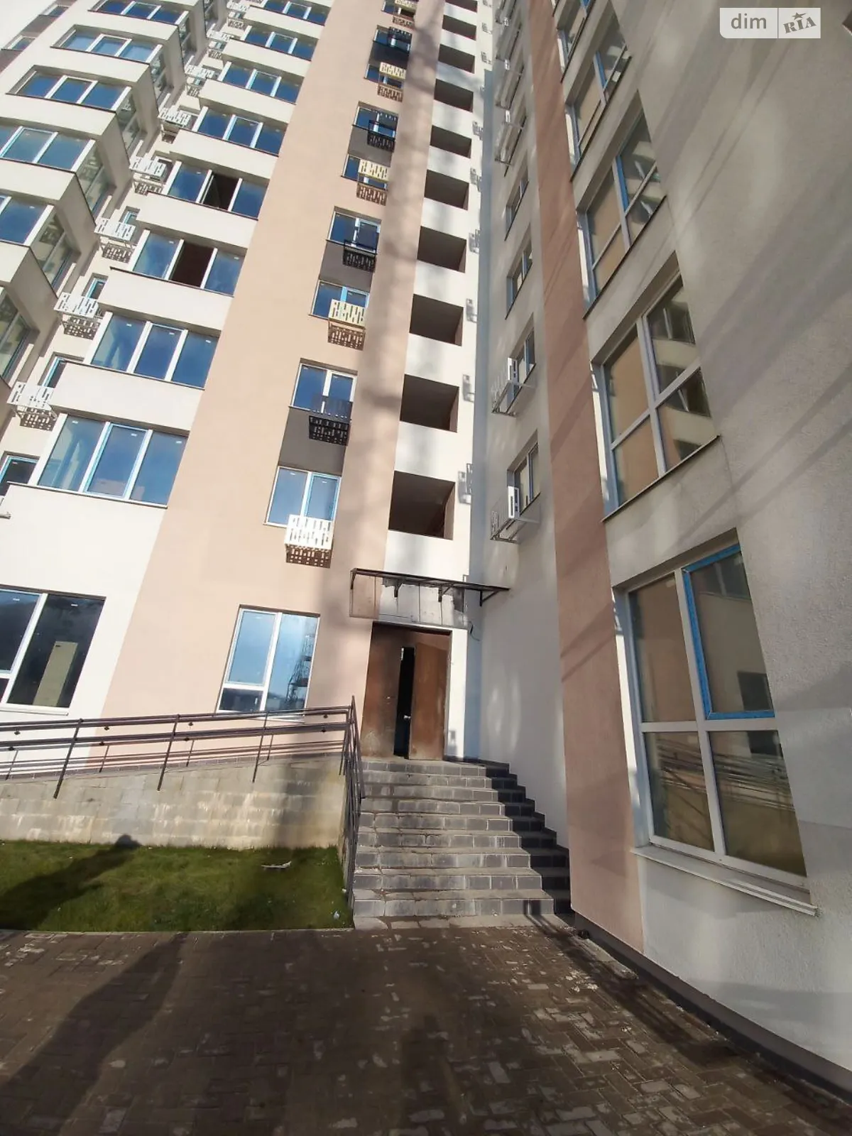 Продается 1-комнатная квартира 44.4 кв. м в Ровно, ул. Соборная, 289В - фото 1