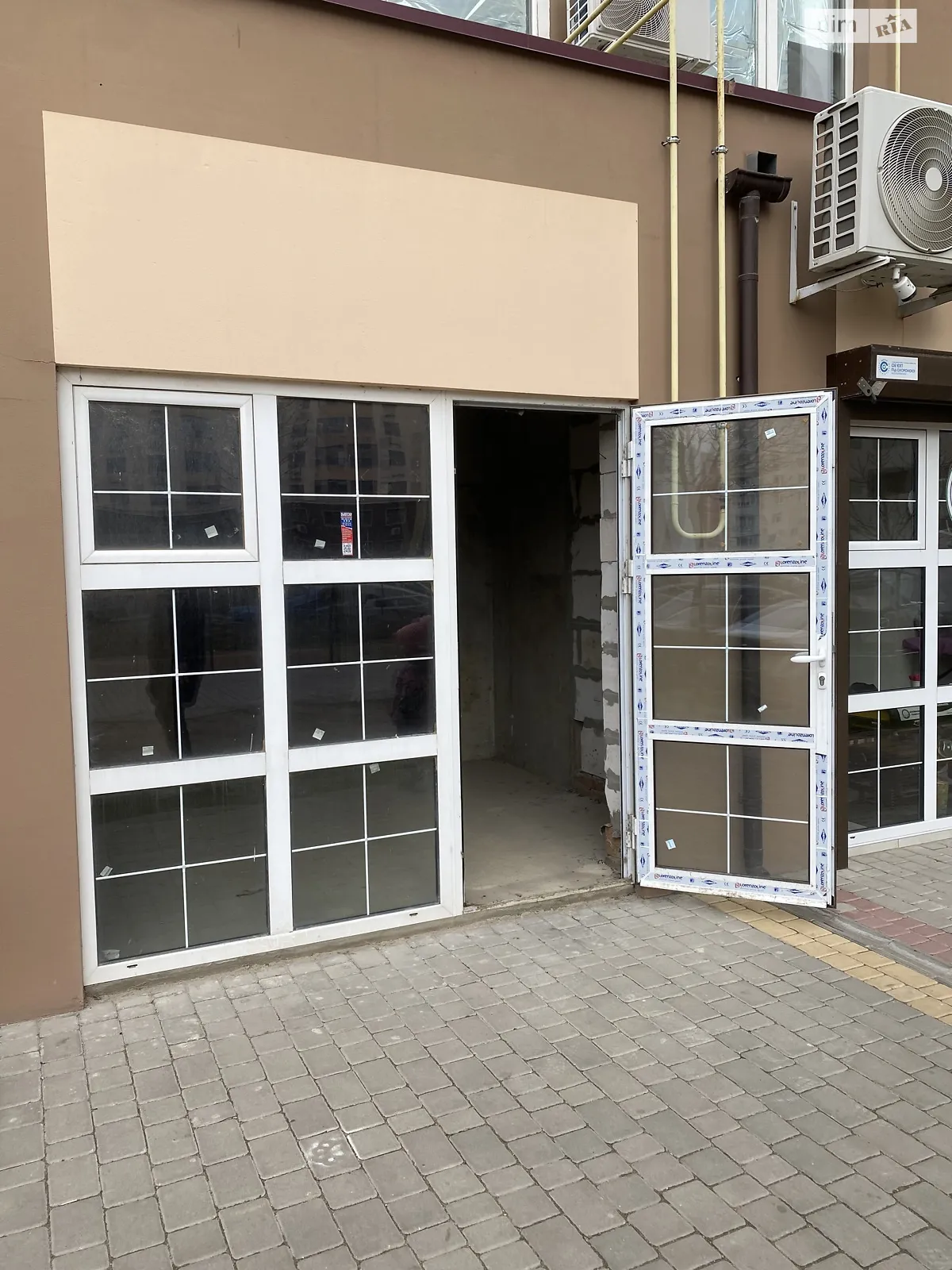 Продается офис 42 кв. м в бизнес-центре, цена: 32000 $ - фото 1