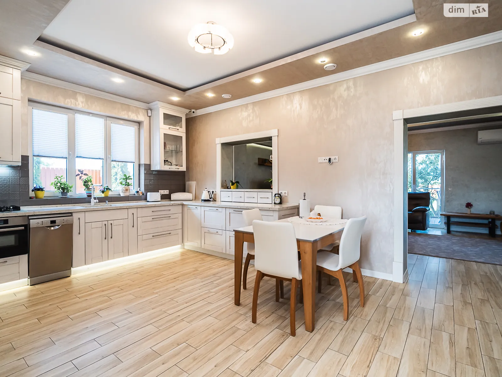 Продается дом на 2 этажа 232 кв. м с садом, цена: 320000 $ - фото 1