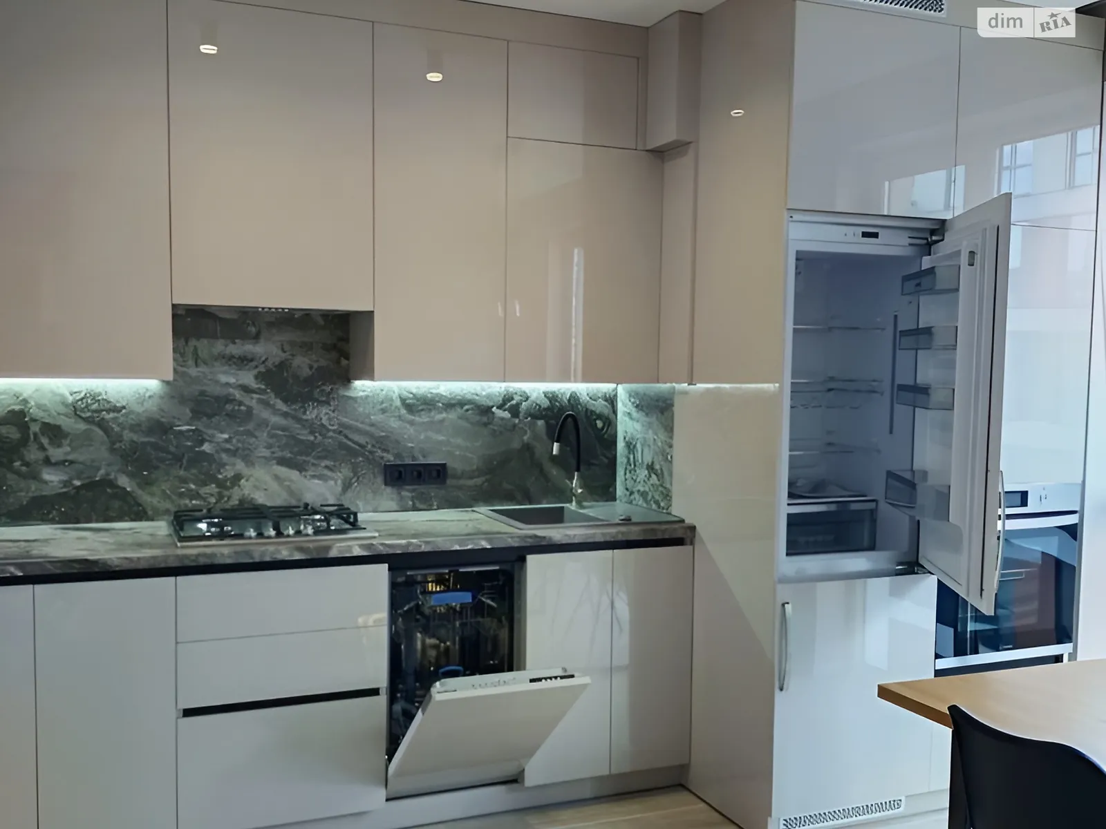 Здається в оренду 2-кімнатна квартира 70 кв. м у Львові, просп. Червоної Калини - фото 1