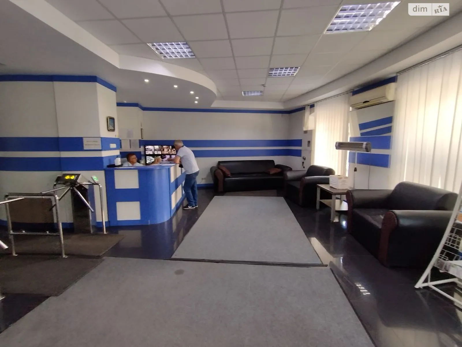 Сдается в аренду офис 58 кв. м в бизнес-центре, цена: 20300 грн - фото 1