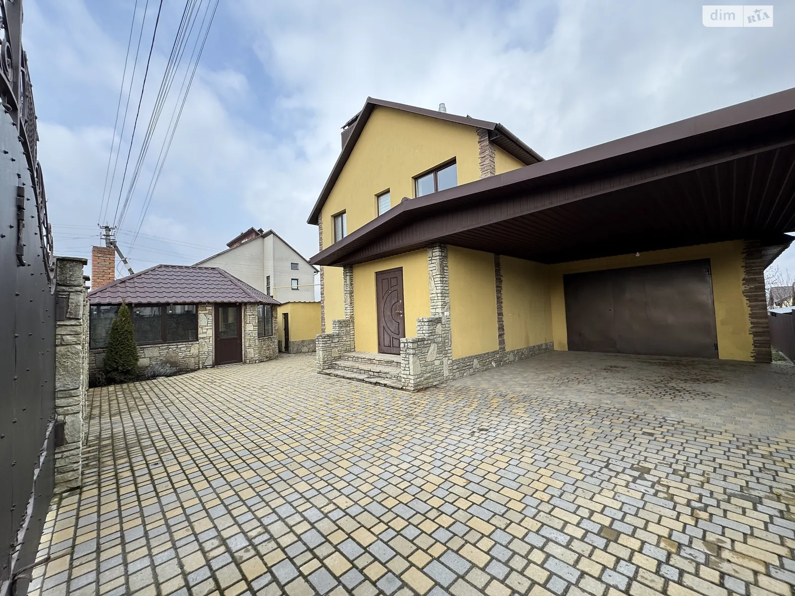 Продается дом на 2 этажа 165.7 кв. м с садом, цена: 205000 $ - фото 1