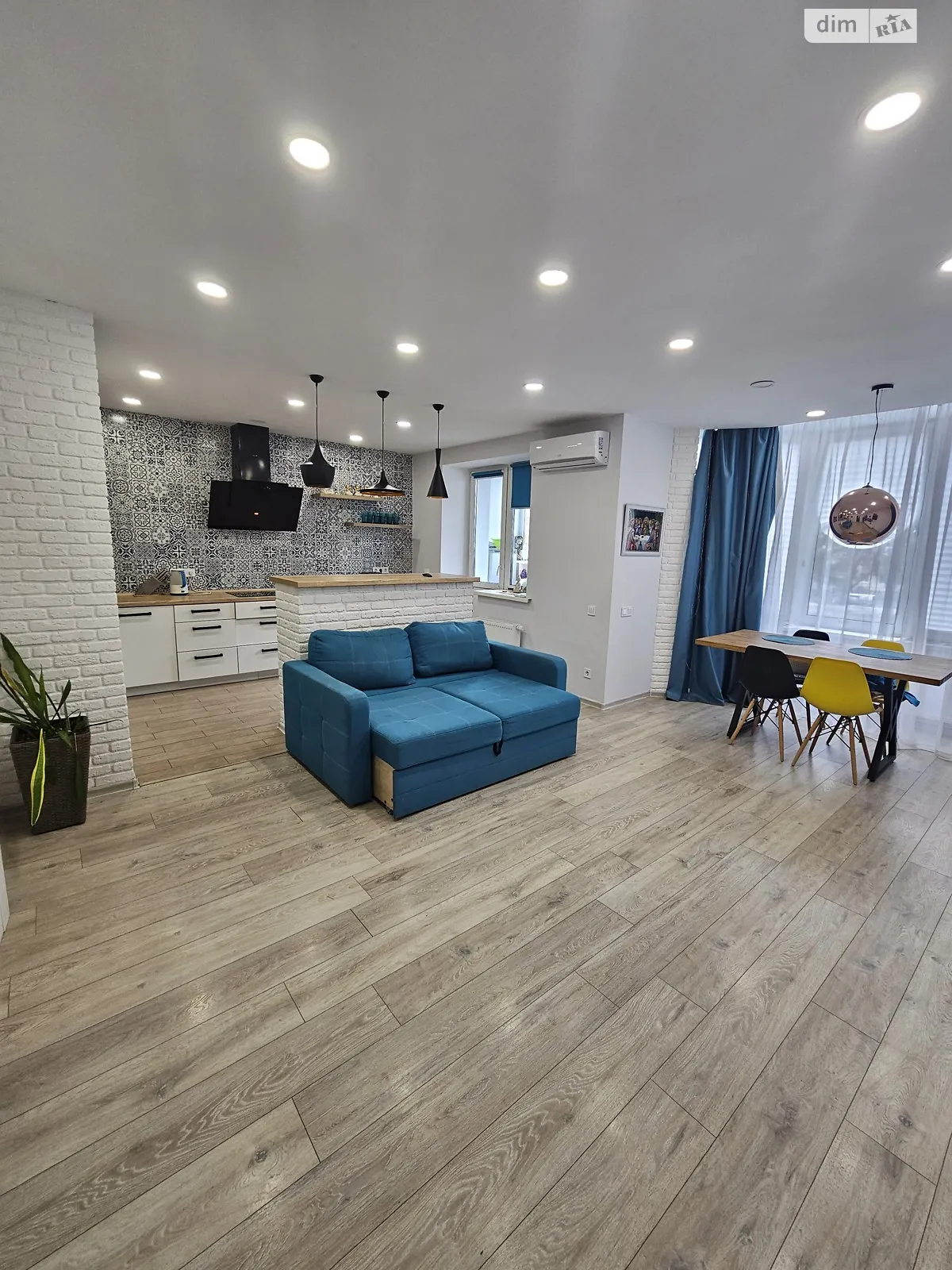 Продается 3-комнатная квартира 84 кв. м в Украинке, ул. Строителей, 14 - фото 1