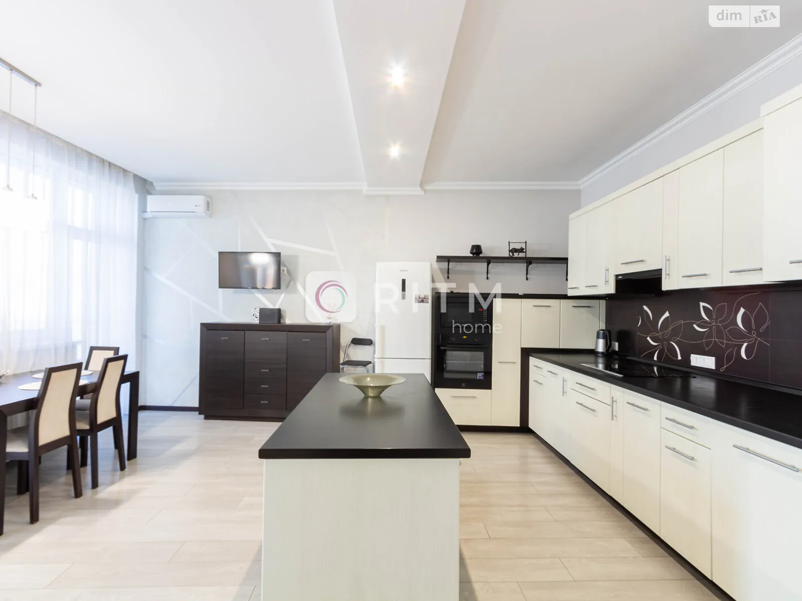 Продается 3-комнатная квартира 171.9 кв. м в Киеве, ул. Юрия Ильенко, 18Б - фото 1