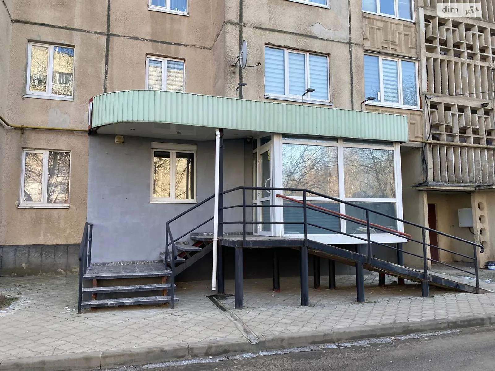 Сдается в аренду помещения свободного назначения 72.8 кв. м в 9-этажном здании, цена: 32000 грн - фото 1