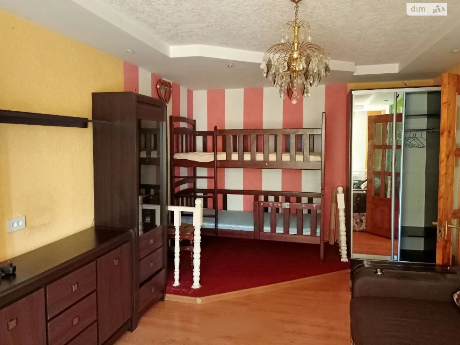 Продається 1-кімнатна квартира 38.2 кв. м у Ужгороді, вул. Василя Комендаря - фото 1