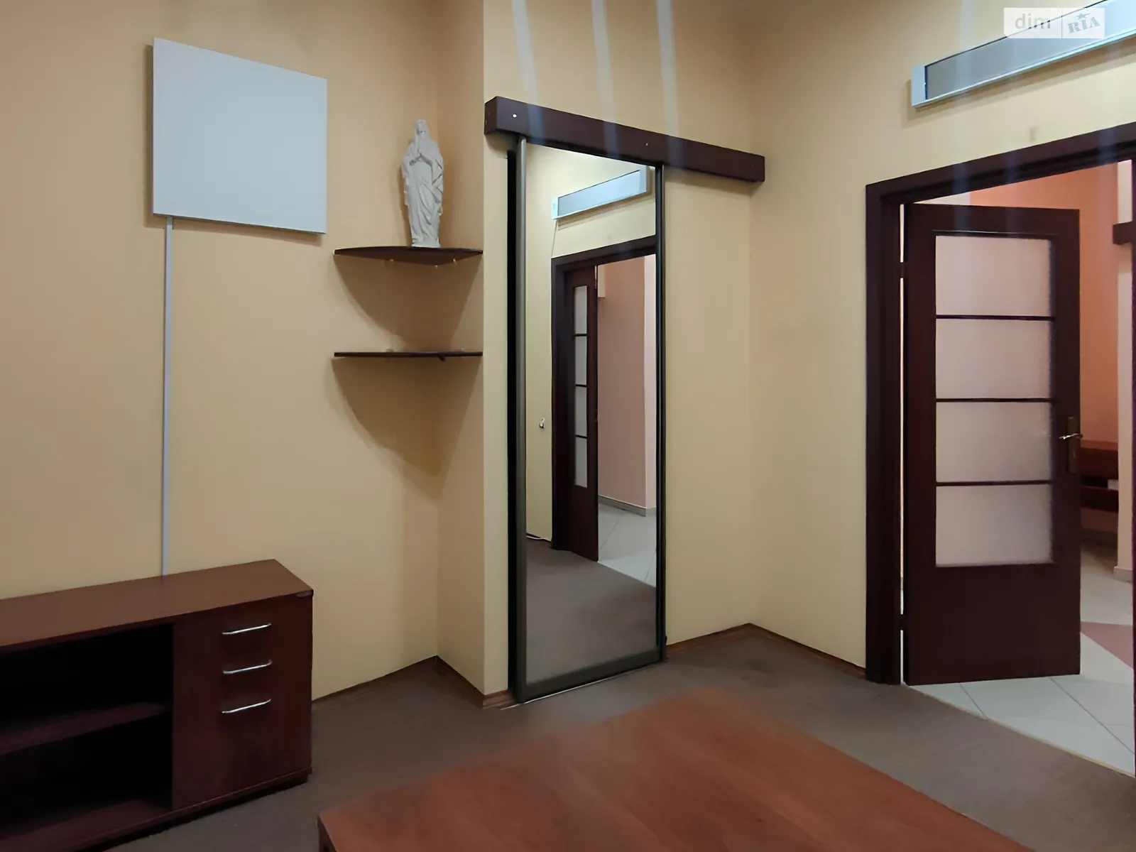 Сдается в аренду офис 58 кв. м в бизнес-центре, цена: 17500 грн - фото 1