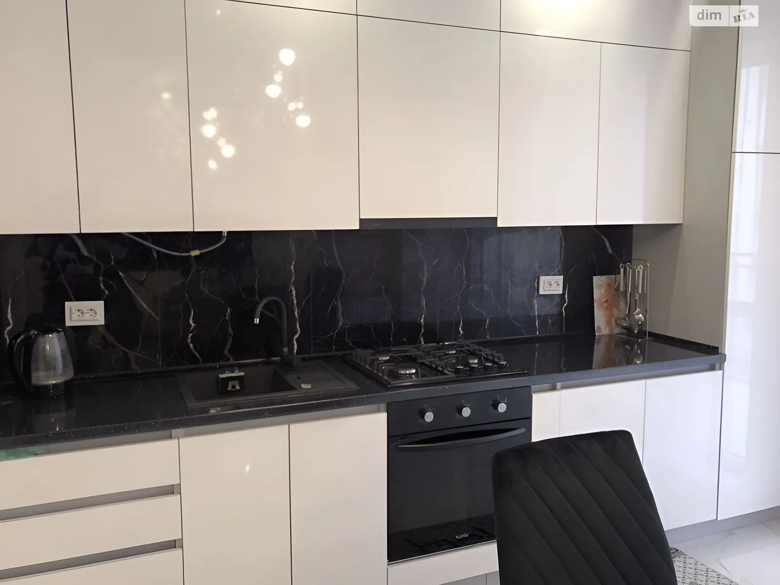 Сдается в аренду 1-комнатная квартира 48 кв. м в Львове, ул. Шевченко Тараса - фото 1