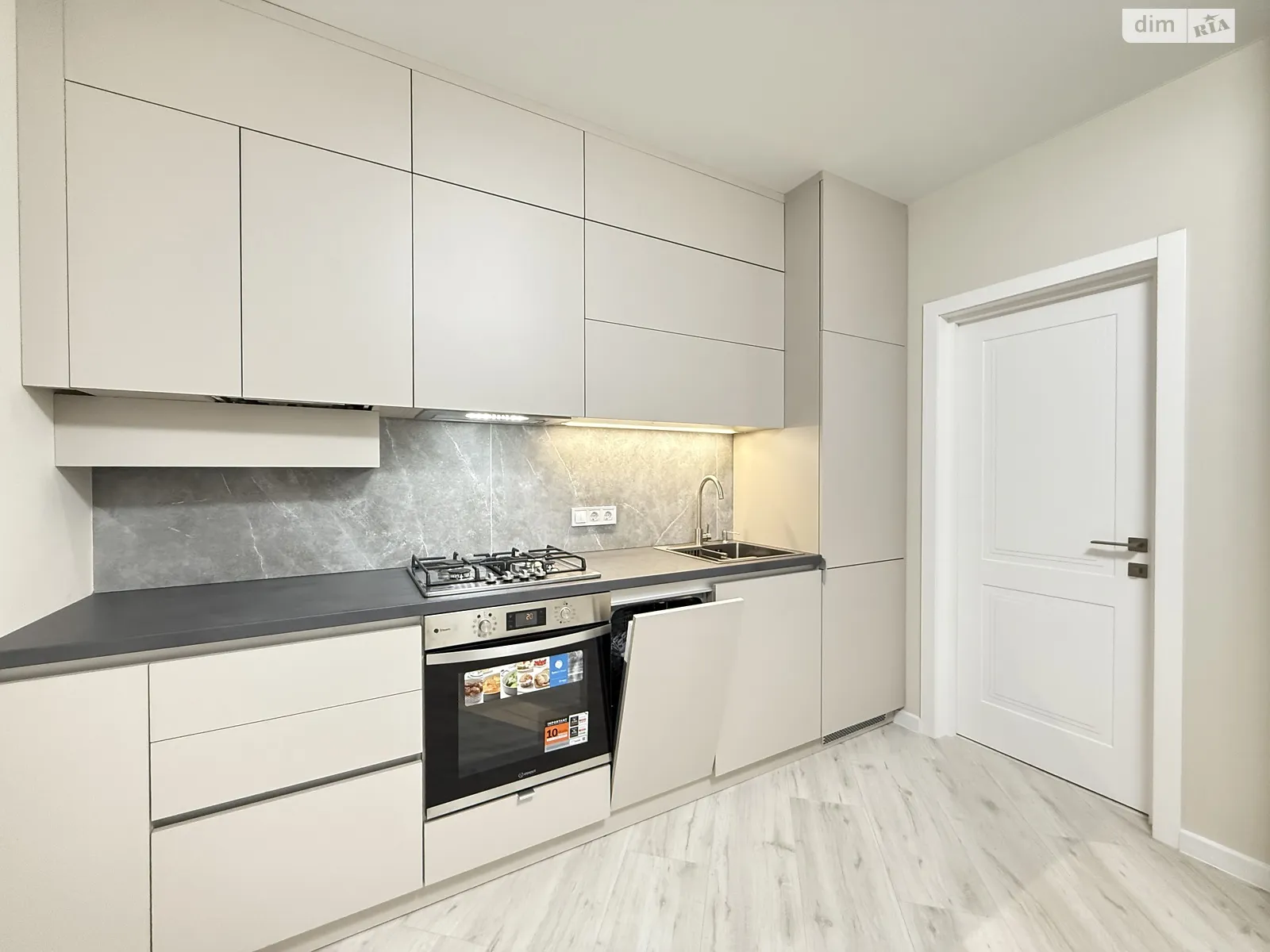 Продается 1-комнатная квартира 47 кв. м в Ровно, ул. Студенческая, 24 - фото 1