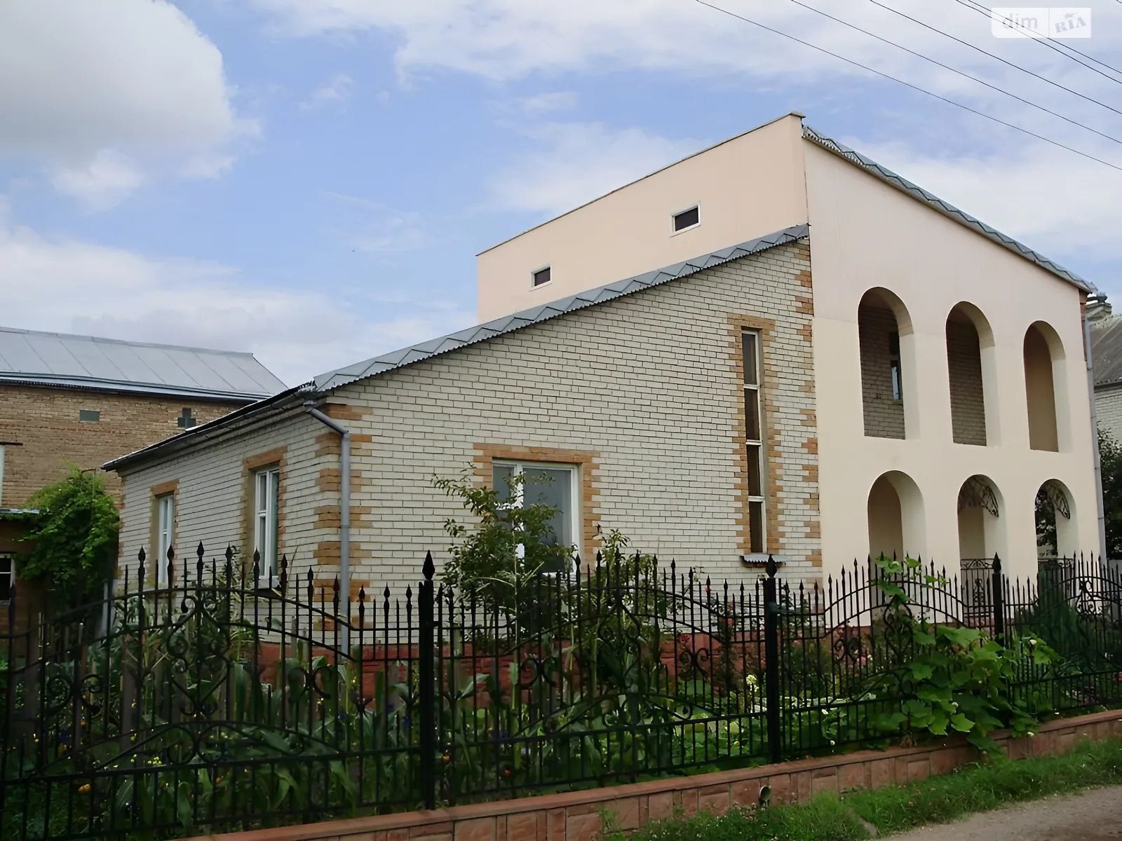 Продается дом на 2 этажа 147 кв. м с балконом, цена: 70000 $ - фото 1