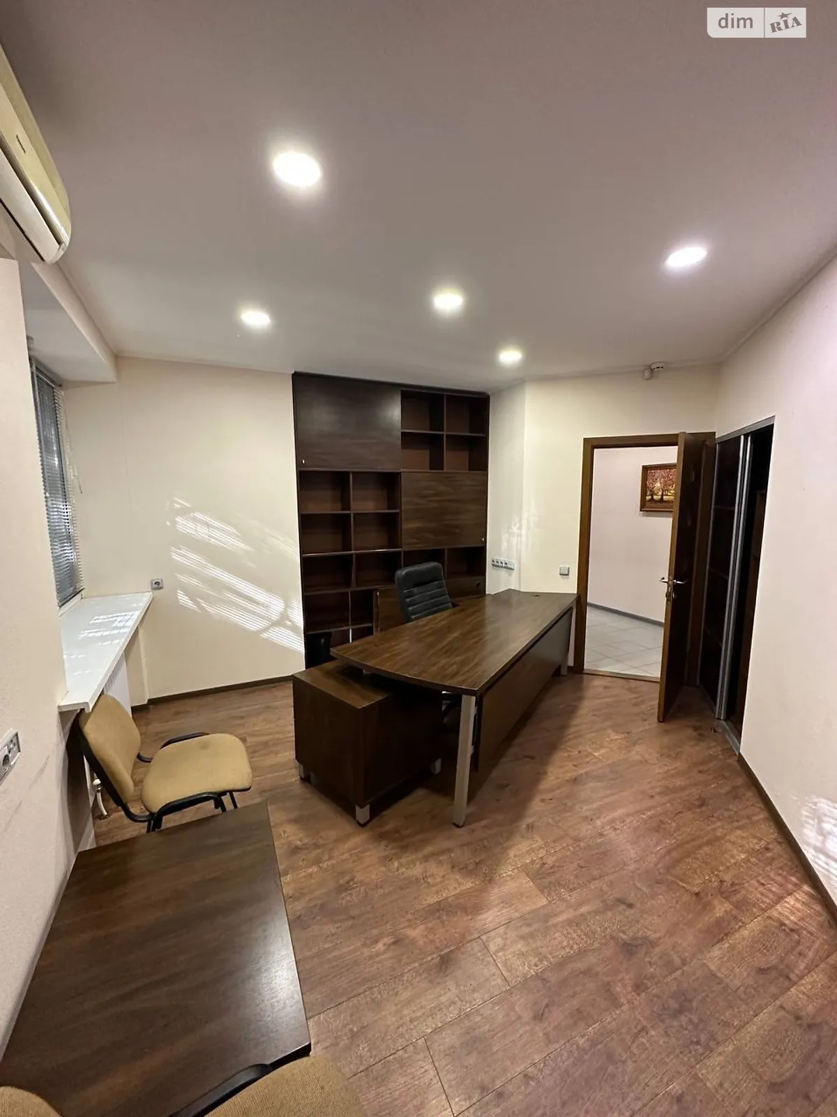 Сдается в аренду офис 50 кв. м в бизнес-центре, цена: 12000 грн - фото 1