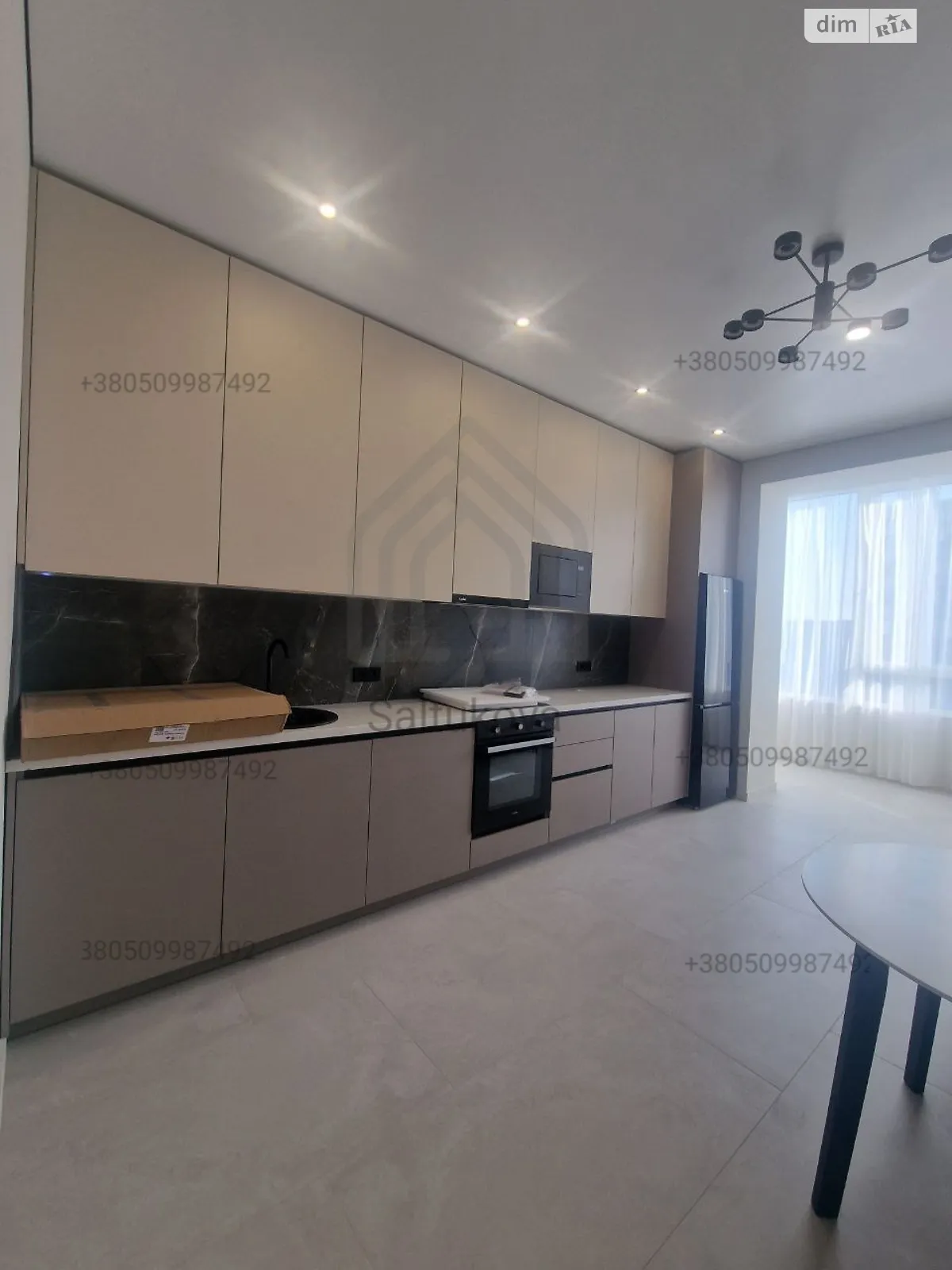 Продається 2-кімнатна квартира 65 кв. м у Ужгороді, вул. Перемоги, 170 - фото 1